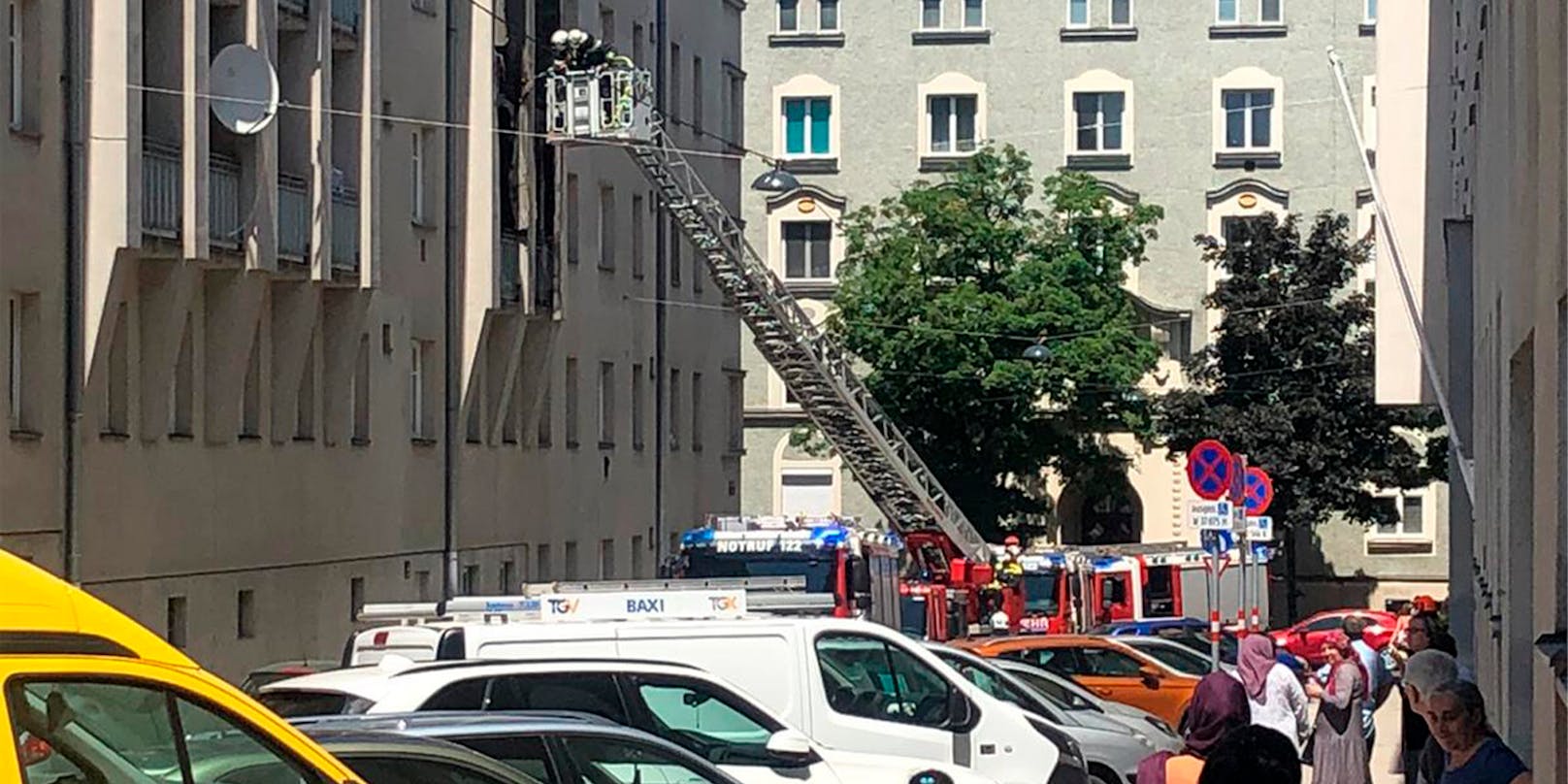 Die Wiener Berufsfeuerwehr löschte den Brand im Ottakringer Gemeindebau.