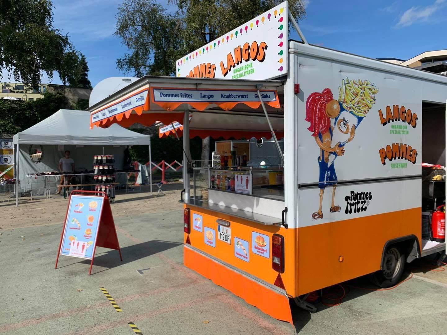 Darf nicht fehlen: ein Langos-Standl