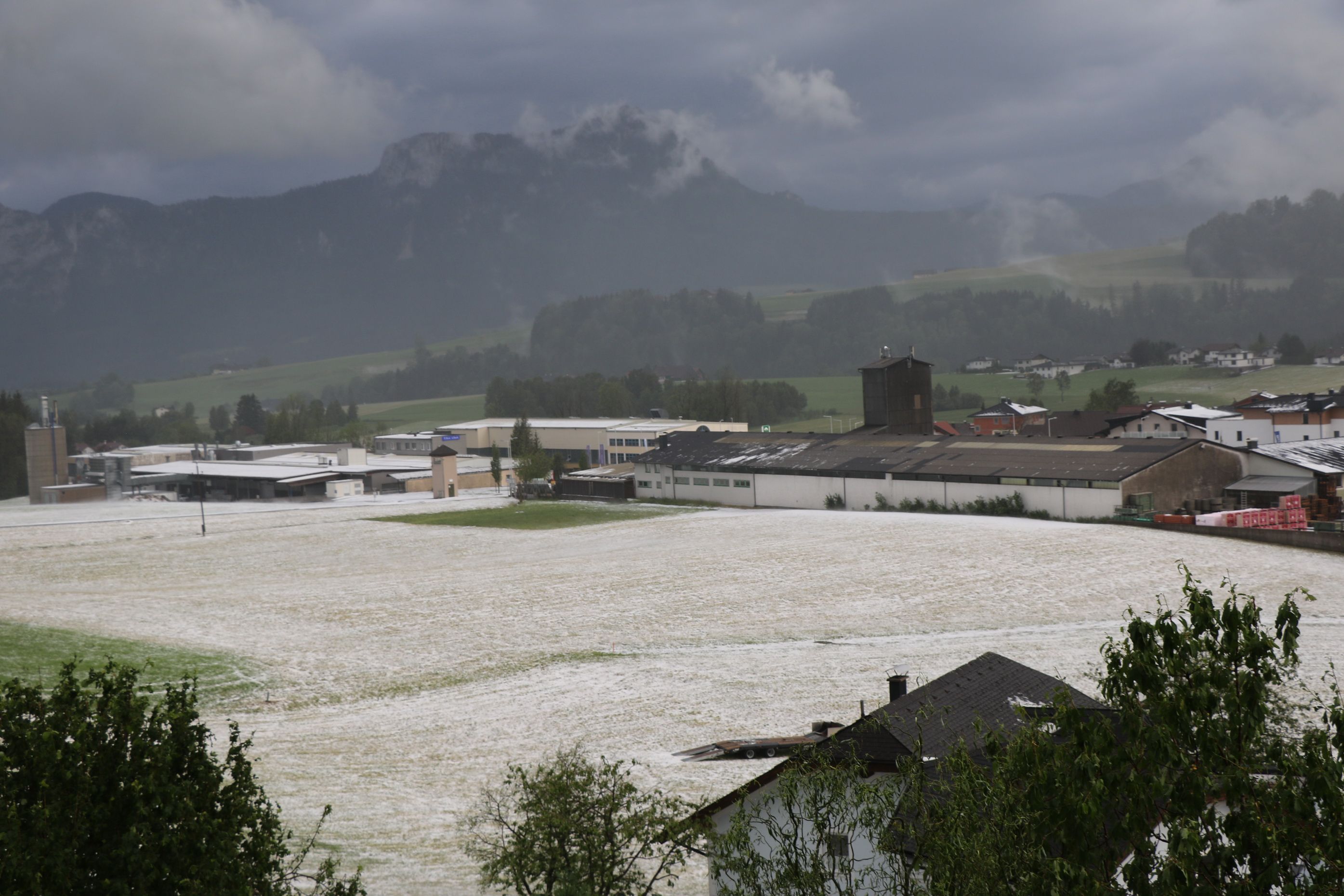 Hagel im Raum Mondsee: Schwere Unwetter haben am 22. Juni 2021 zu zahlreichen Feuerwehreinsätzen geführt