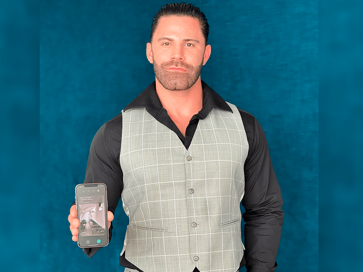 Geschäftsführer Michael Maschina zeigt seine App-Innovation.