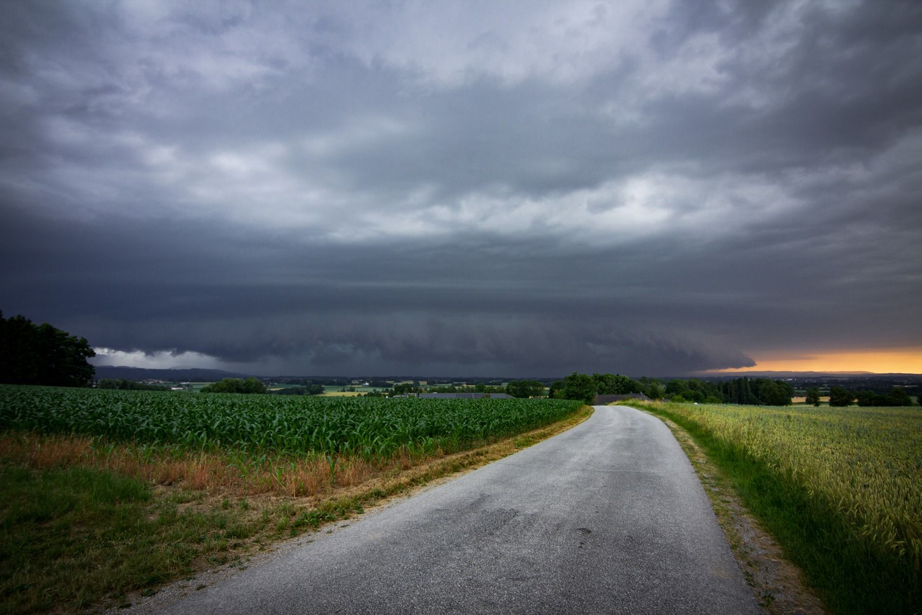 Bilder der Storm Science Austria zeigen die aktuellen Gewitter-Superzellen über Österreich.