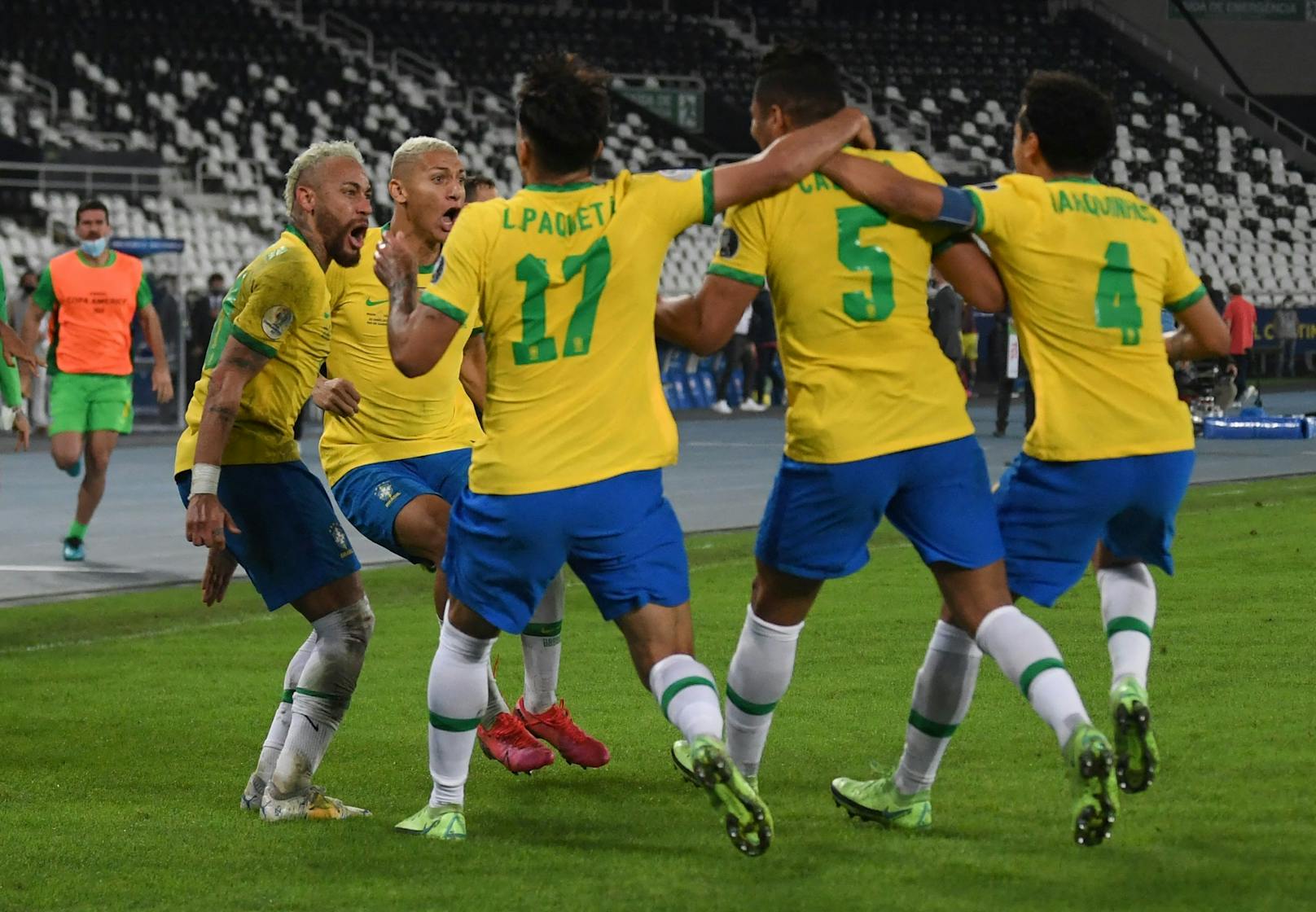 Brasilien feiert seinen zehnten Sieg in Folge.