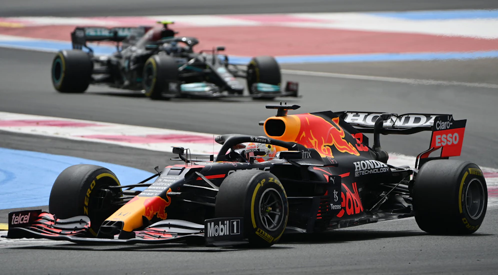 Das Duell Red Bull gegen Mercedes spitzt sich zu. 