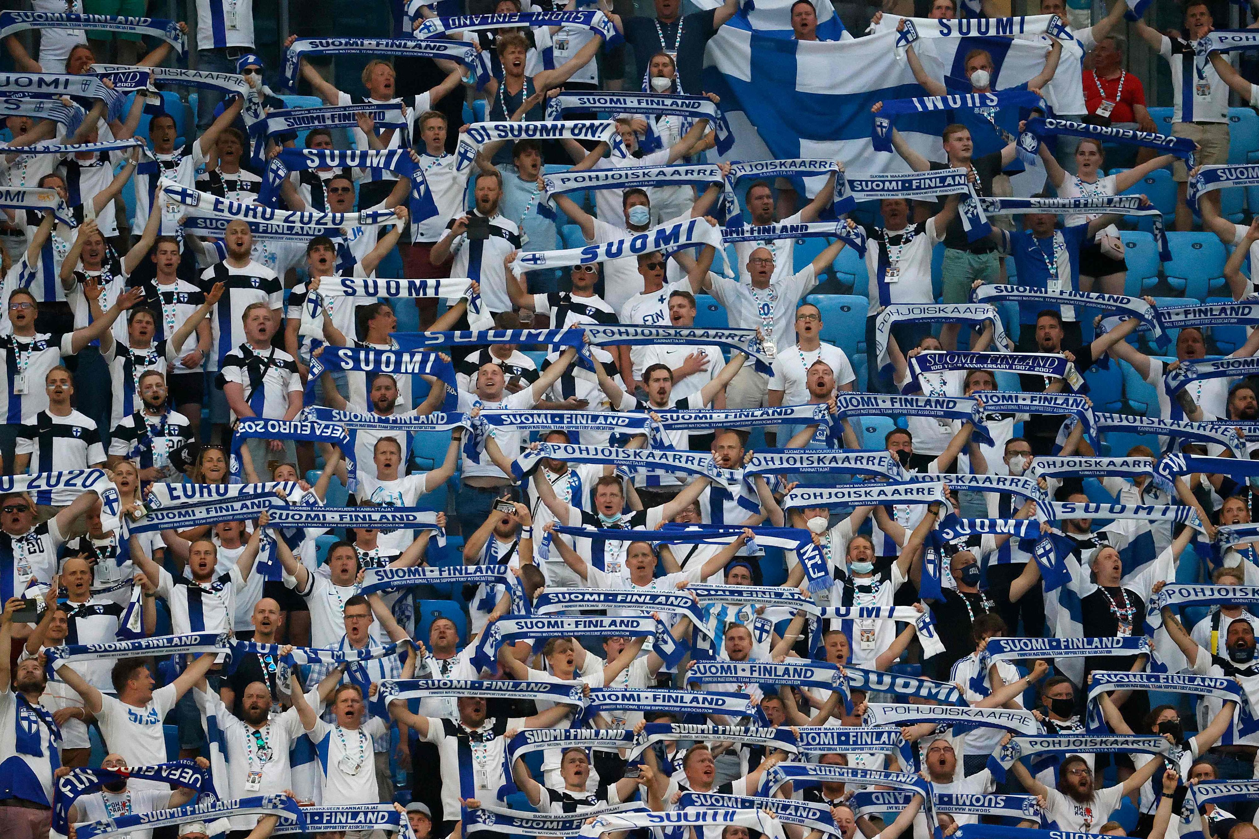 Finnische Fans in St. Petersburg. 