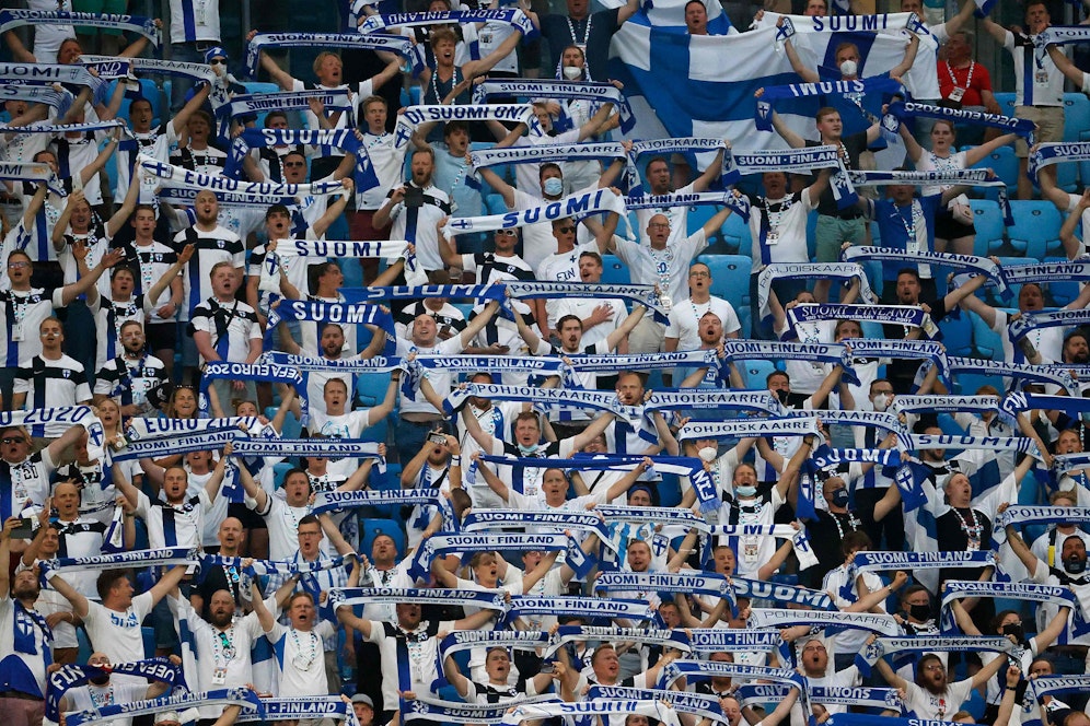 Finnische Fans in St. Petersburg. 