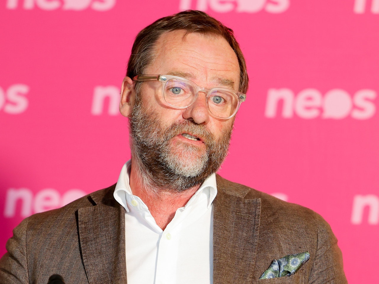 Heute.at - NEOS-Mandatar Schellhorn zieht sich aus Politik zurück