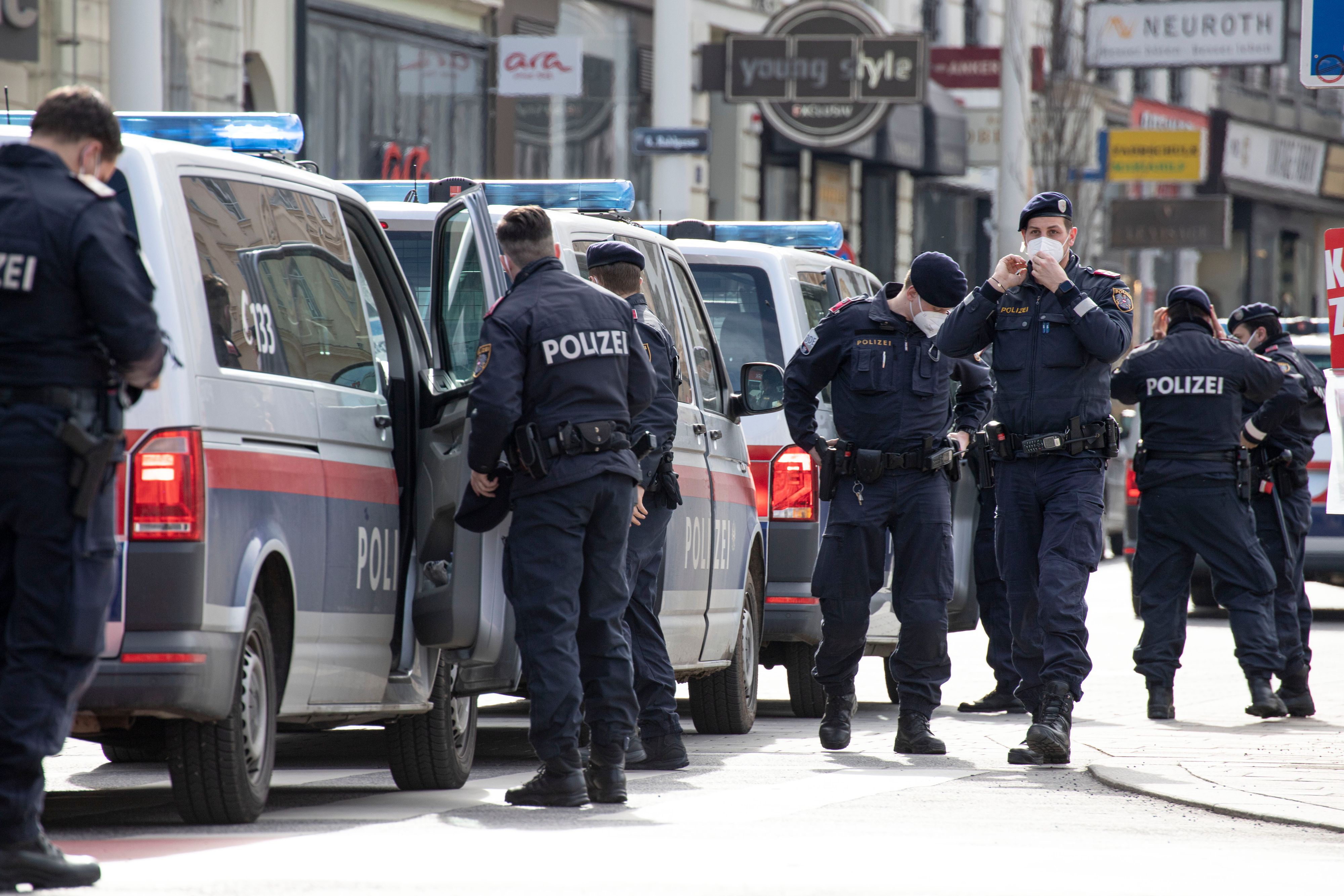 Wiener Sieht Zwei Männer Und Ruft Sofort Die Polizei – Wien | Heute.at