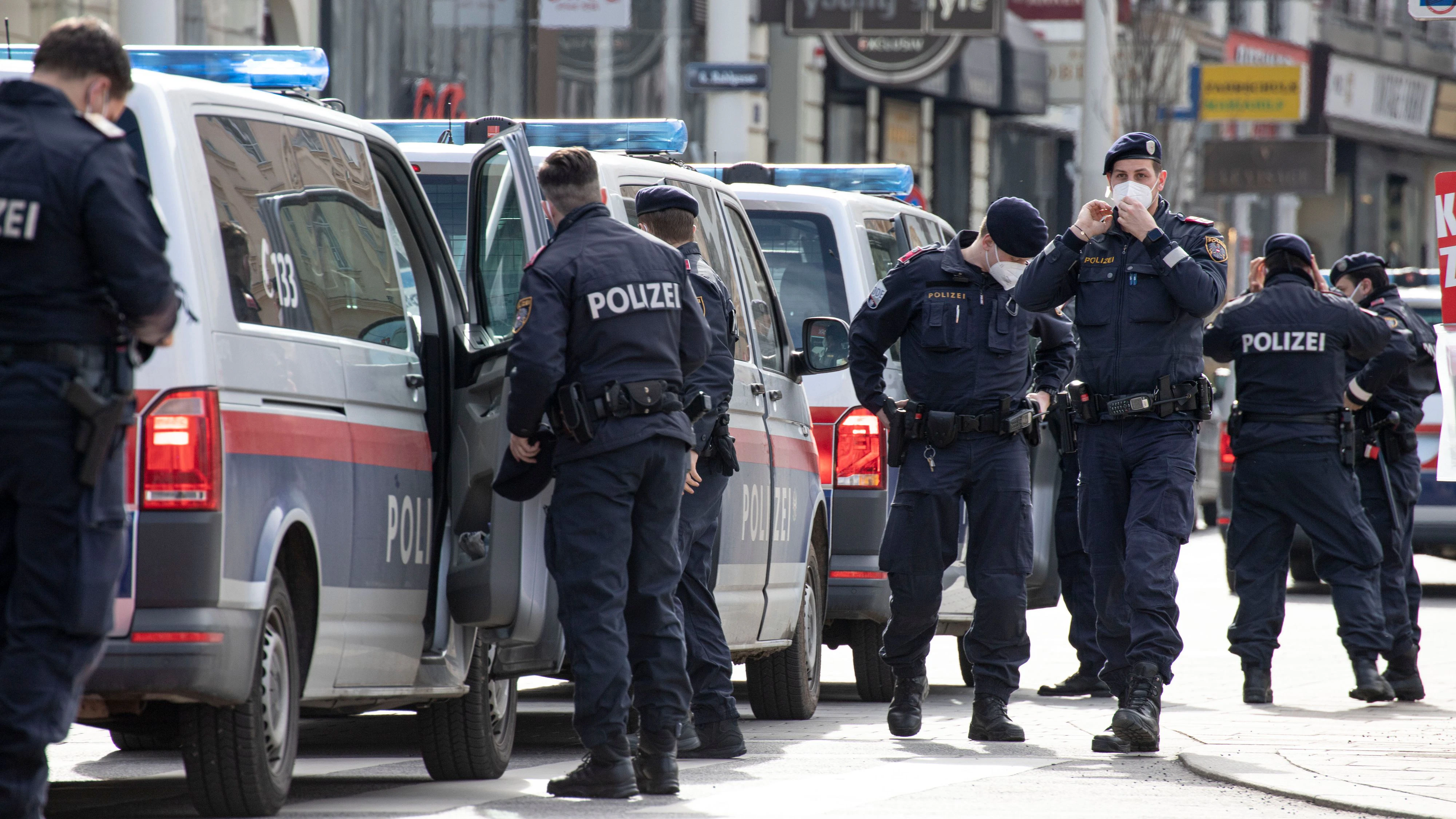 Im Zuge eines Einsatzes konnten die Beamten den international gesuchten Verdächtigen (30) festnehmen. Symbolbild.