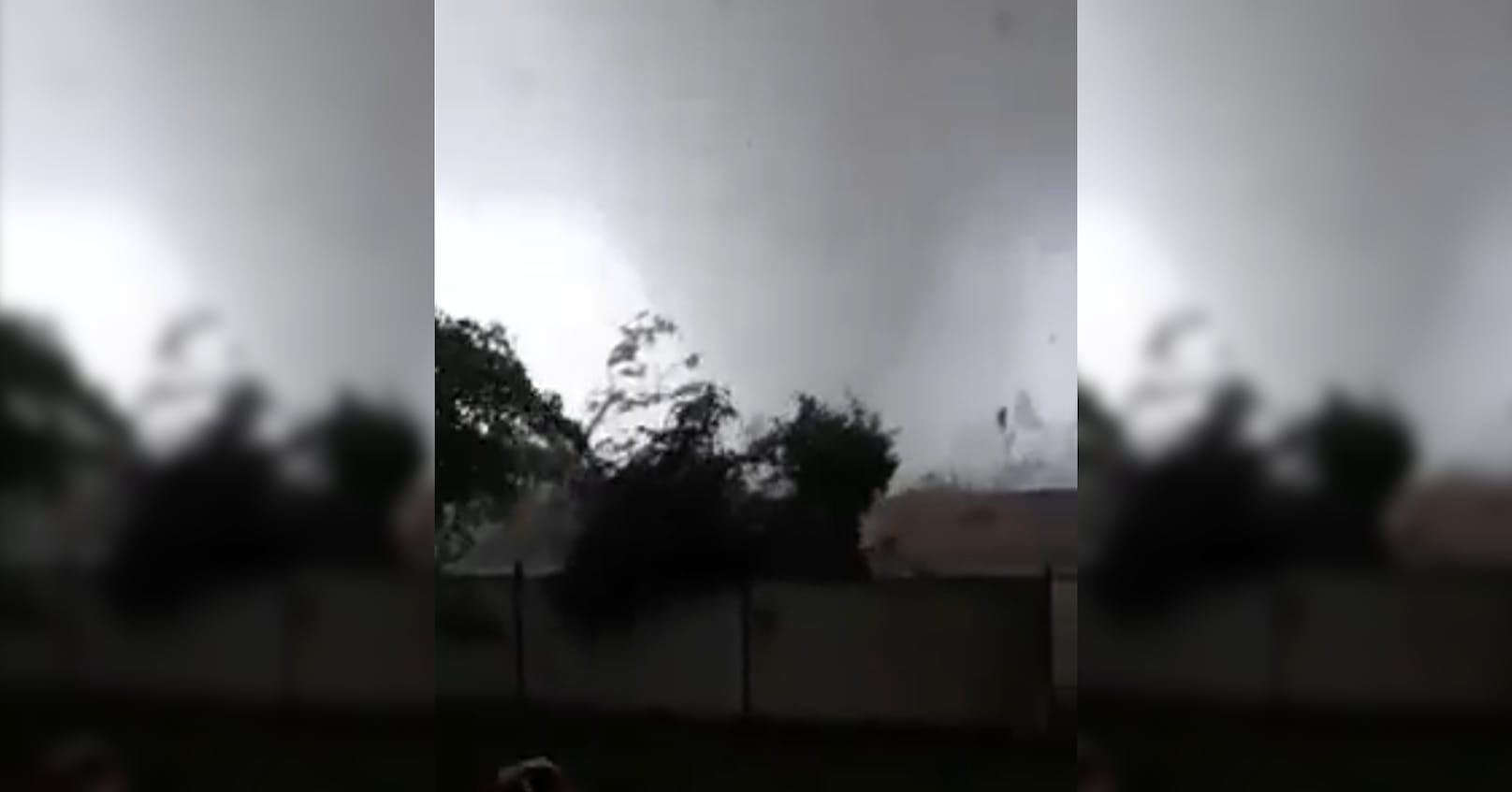 Der Tornado zog mitten auf ein Haus zu.