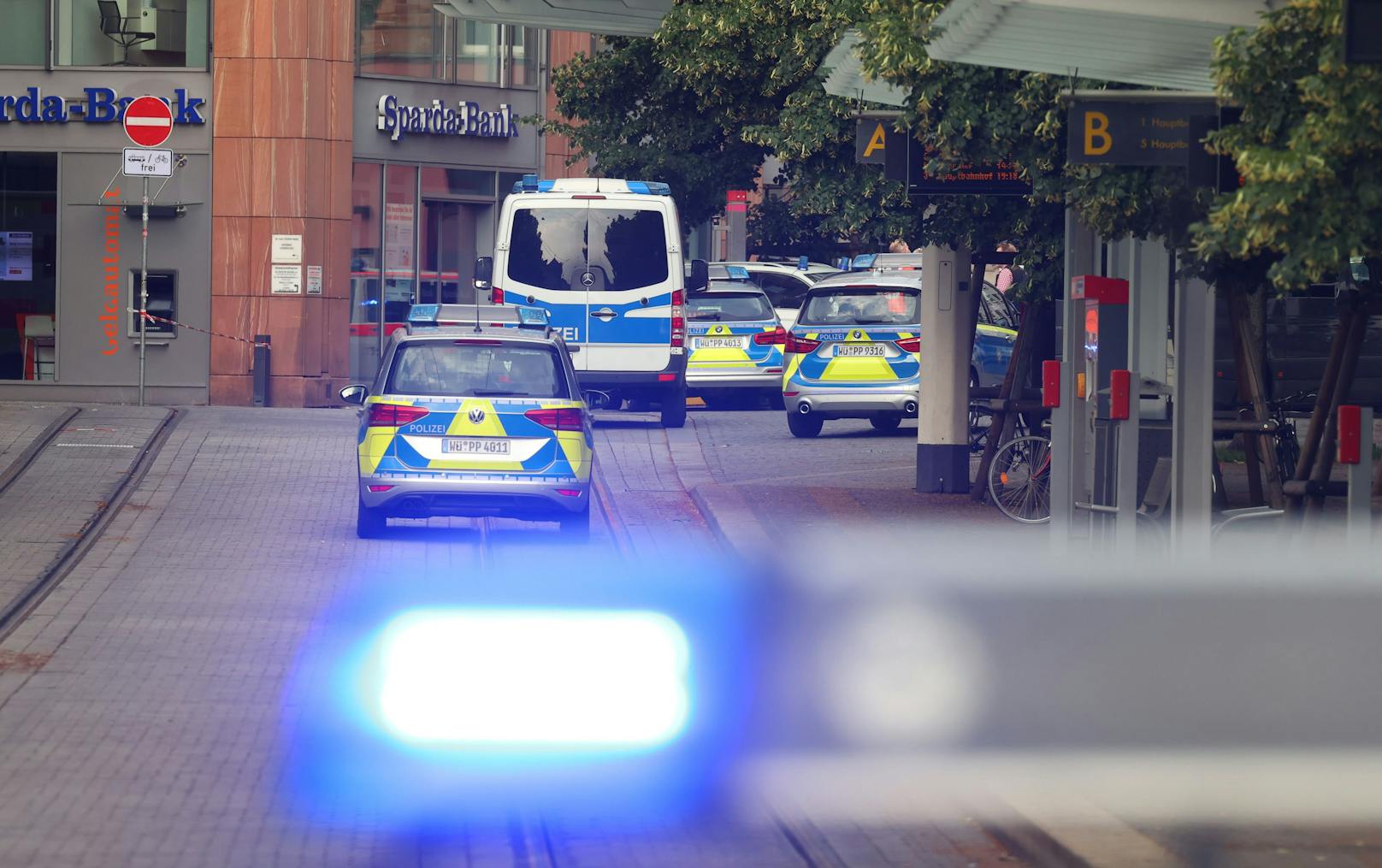 Die Polizei am Tatort in Würzburg.&nbsp;