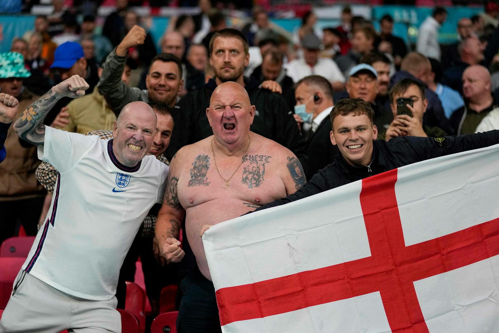Englische Fans sollen sich gegen Deutschland benehmen. 