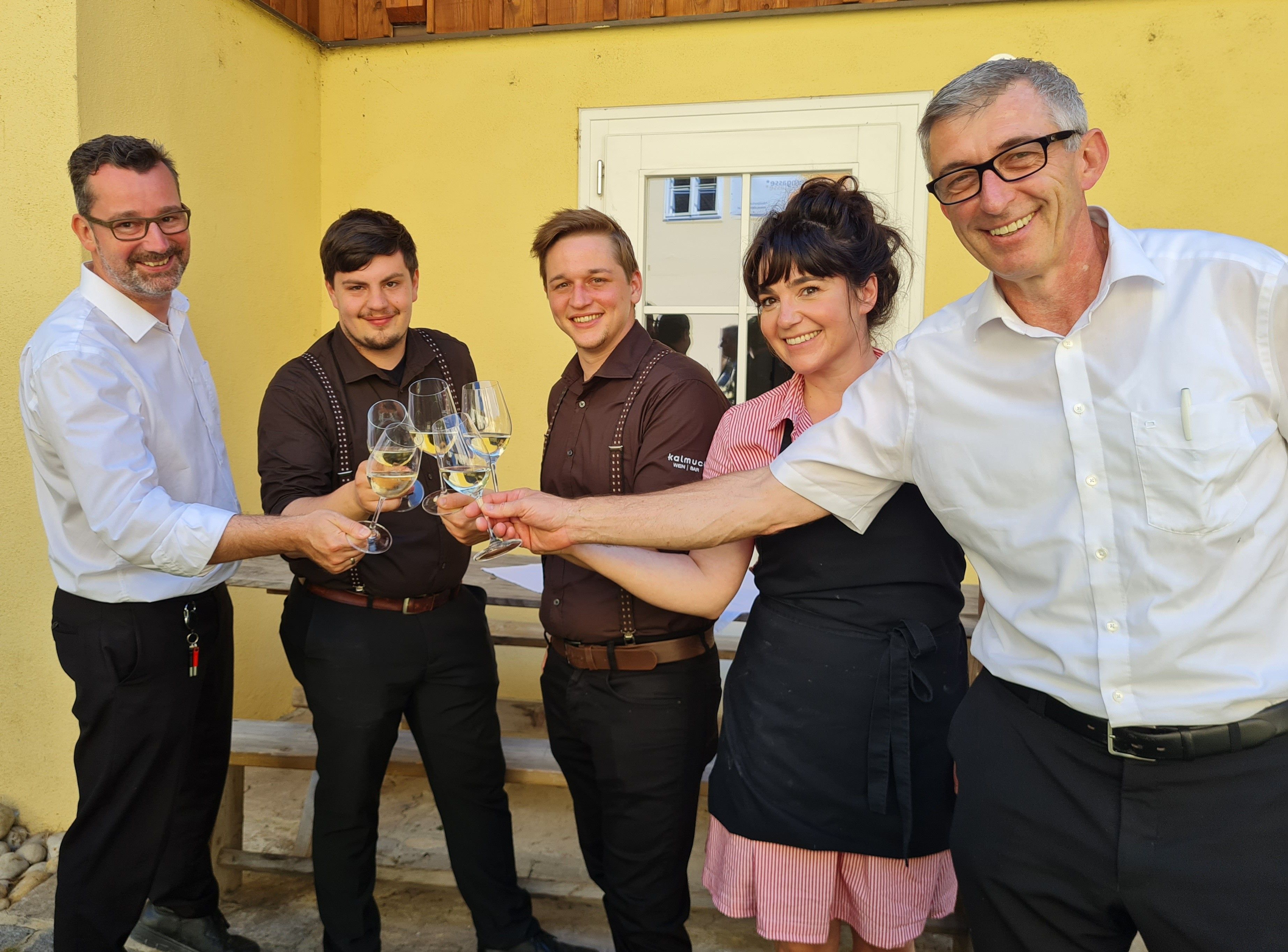 Die Melker Gastronomen wie René Reinmüller (Rathauskeller Melk), Gregor Walter, Florian Steinkellner (beide Kalmuck), Viktoria Sdraule (Fleischerei Sdraule) und Johannes Ebner (Hotel zur Post) und zahlreiche Vereine laden in ihre Höfe ein.