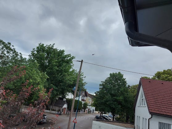 Über Urfahr kreist derzeit der Polizeihubschrauber.