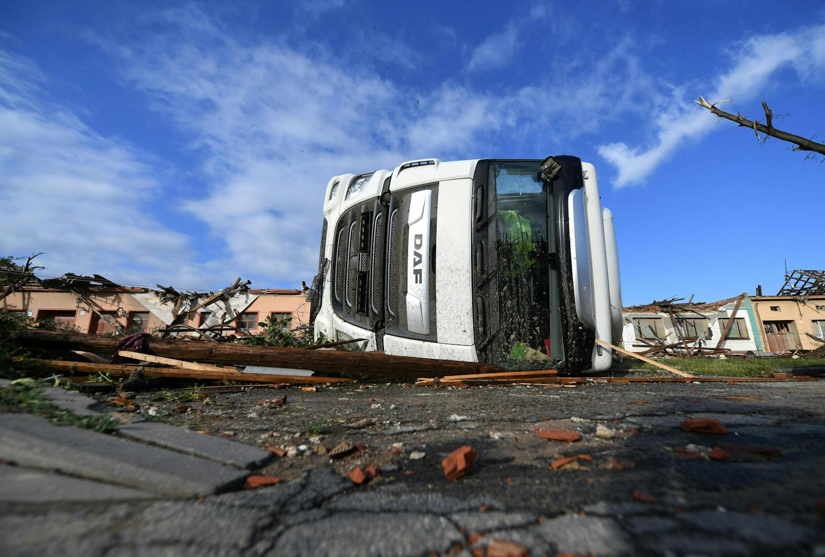 Tornado in Tschechien, im Bild das Ausmaß der Schäden in Moravska Nova Ves 