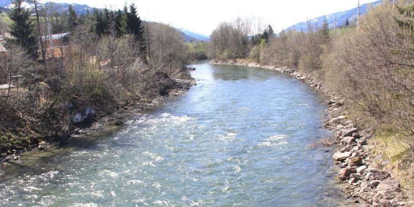 Die Salzach auf Höhe Bruck, Bezirk Zell am See