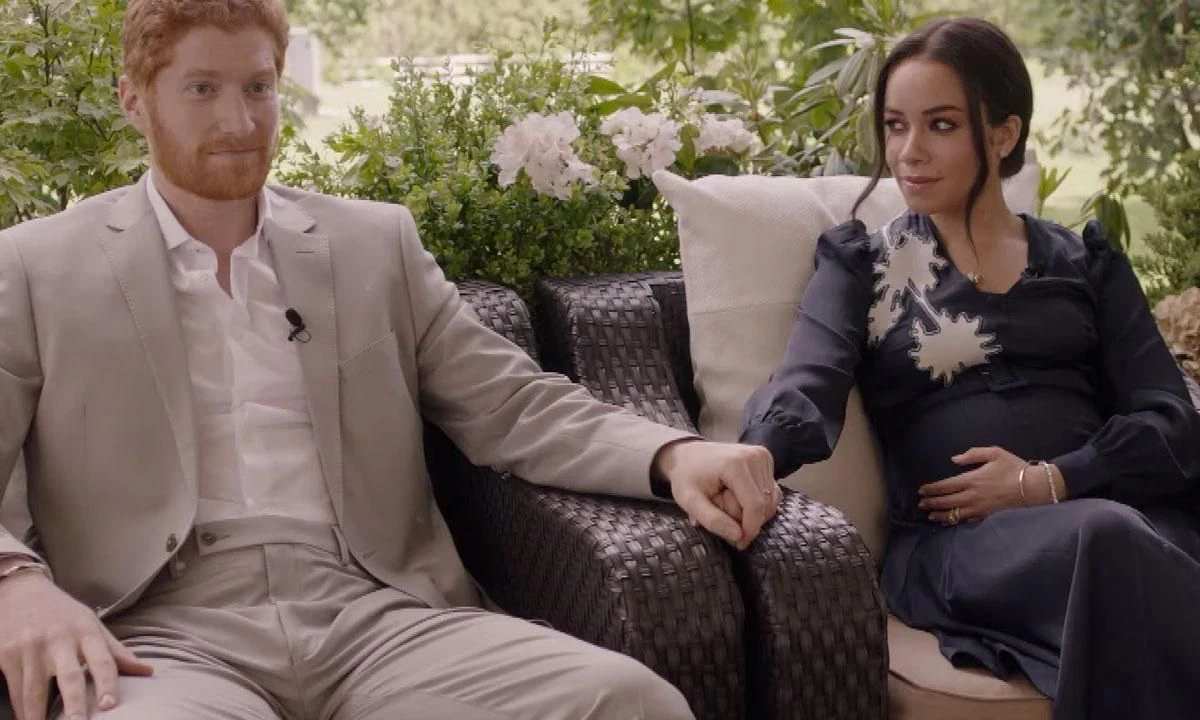 Die Ähnlichkeit ist verblüffend: Im kommenden TV-Spielfilm "Meghan and Harry: Escaping the Palace" wird unter anderem das Enthüllungs-Interview mit Oprah Winfrey nachgestellt.d seine Meghan 