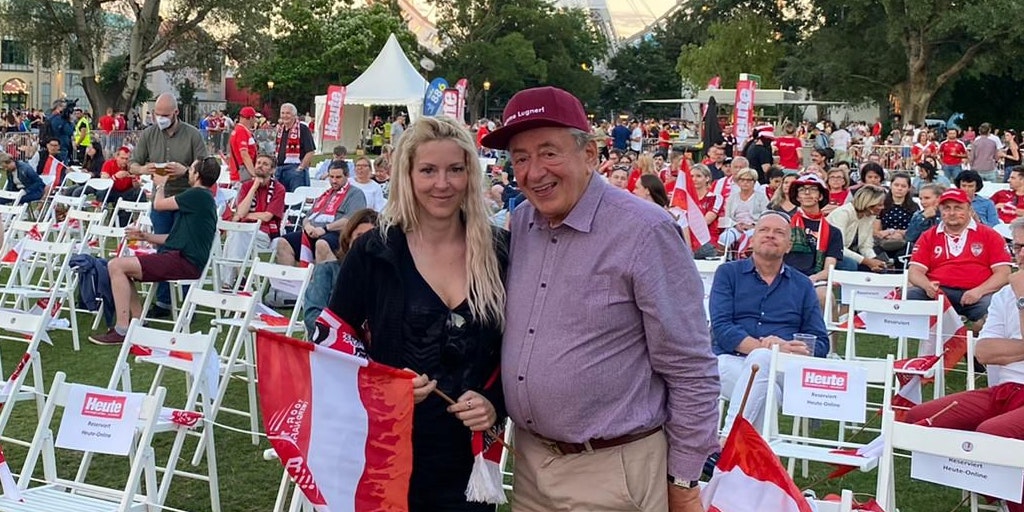 Richard Lugner mit seiner Simone beim "Heute" Public Viewing