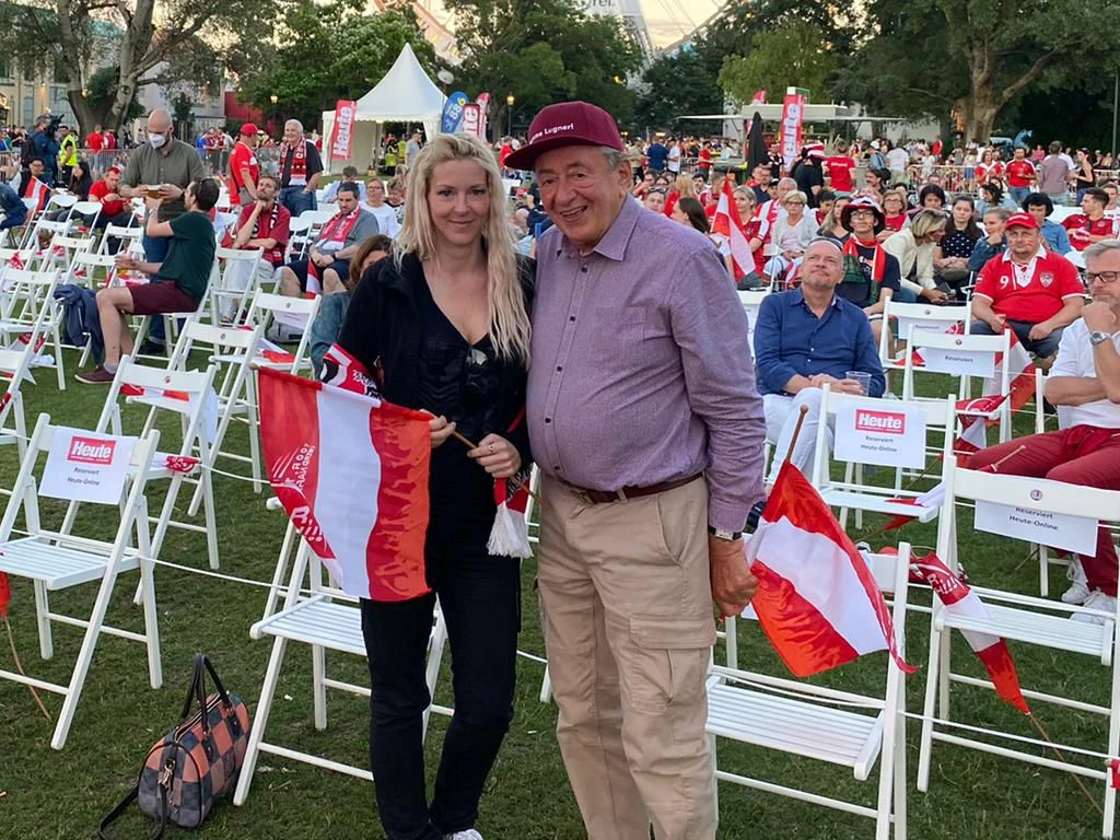 Richard Lugner mit seiner Simone beim "Heute" Public Viewing