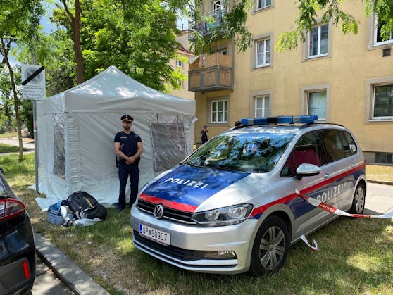 In der Wiener Donaustadt wurde am Samstagmorgen (26.06.2021) eine leblose weibliche Person gefunden. Eine Reanimation verlief ohne Erfolg. Die Polizei untersucht die Hintergründe.