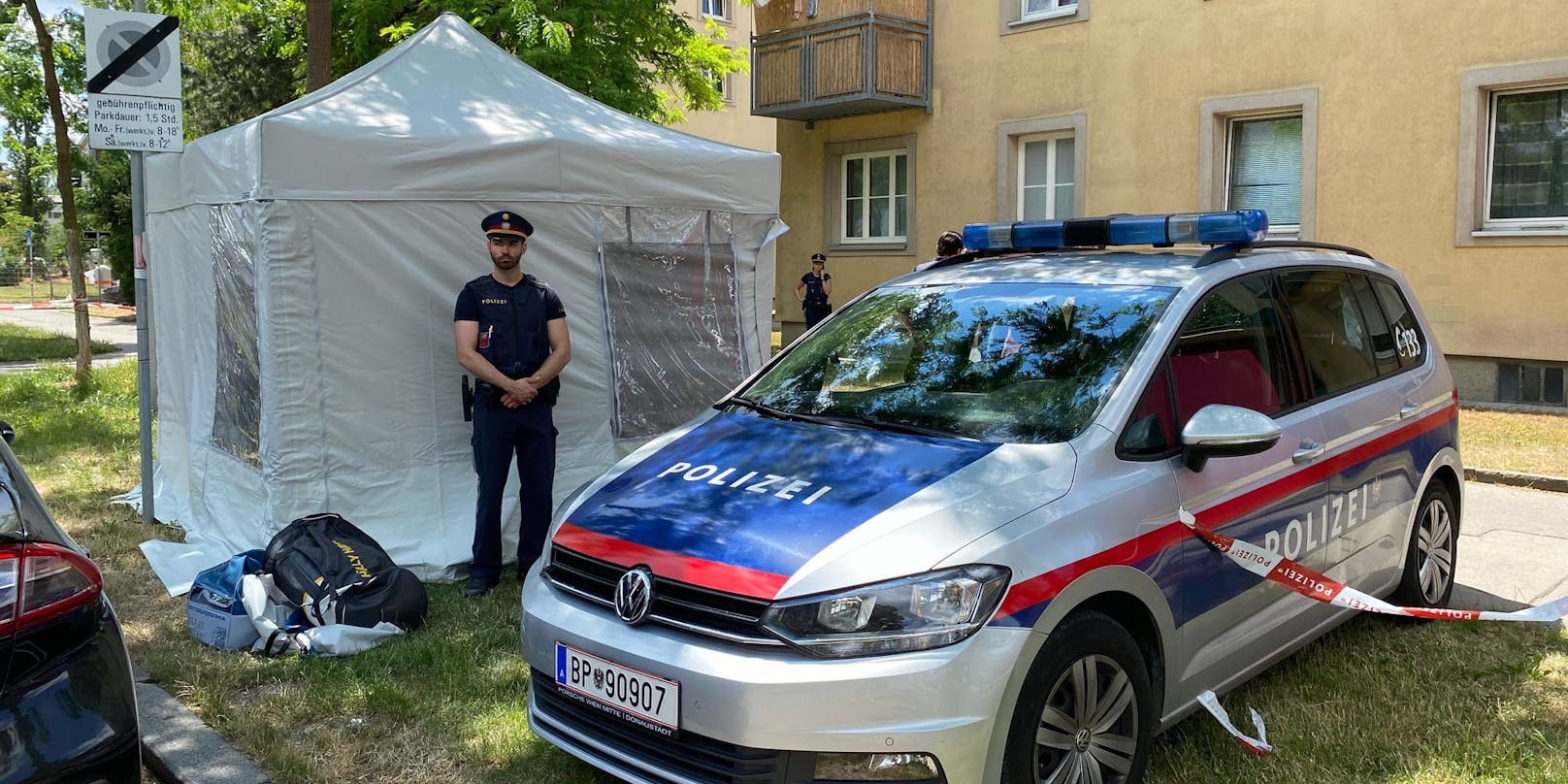 In der Wiener Donaustadt wurde am Samstagmorgen (26.06.2021) eine leblose weibliche Person gefunden. Eine Reanimation blieb erfolglos. Die Polizei untersucht die Hintergründe.