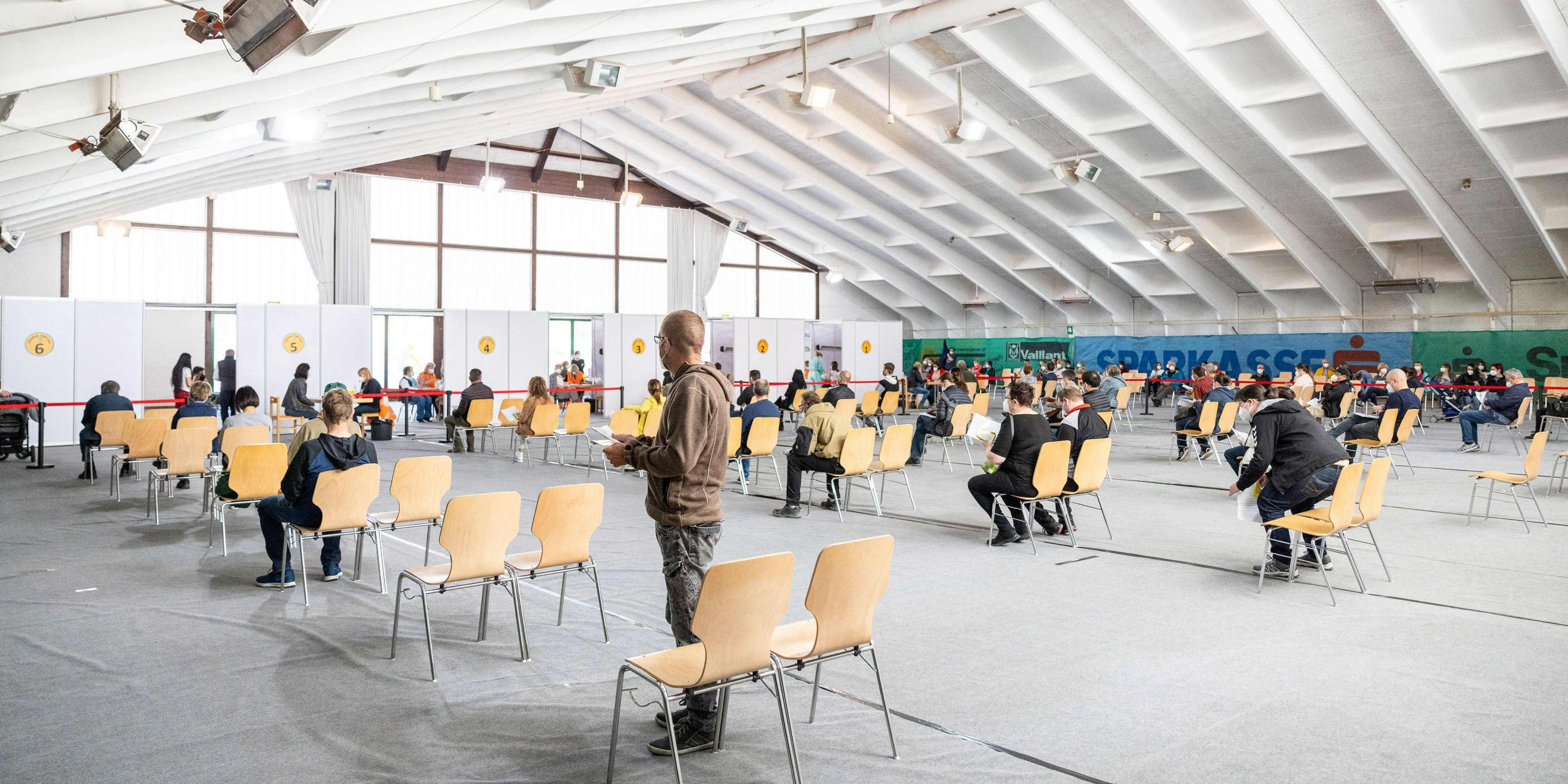 Das Impfzentrum in der Dolomitenhalle in Lienz, Osttirol