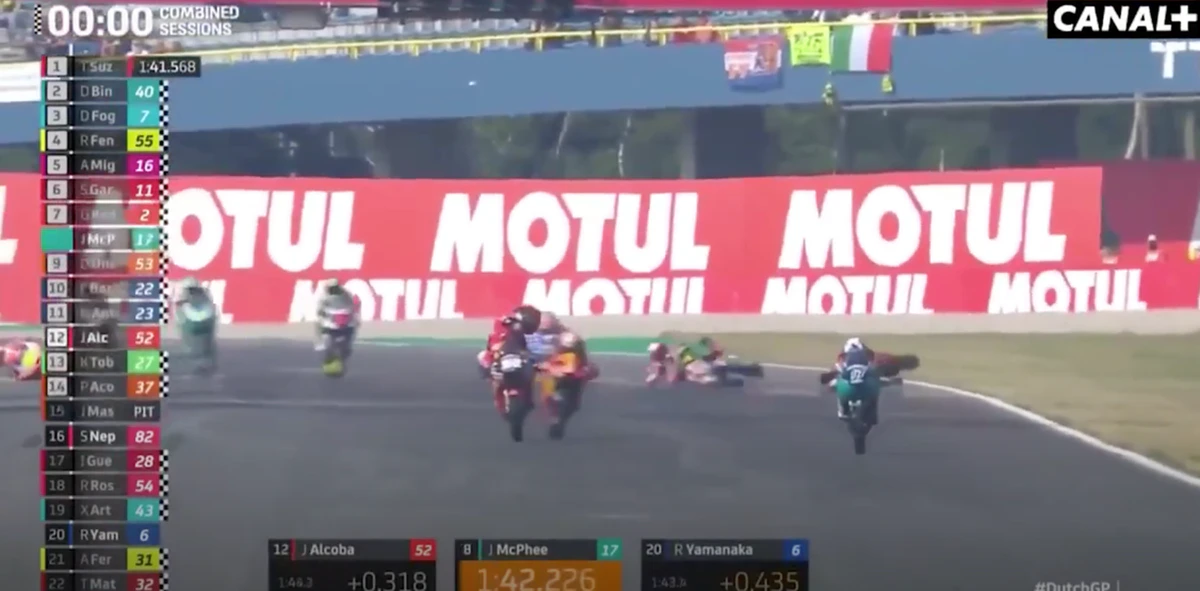 Schwerer Crash im Moto3-Training.
