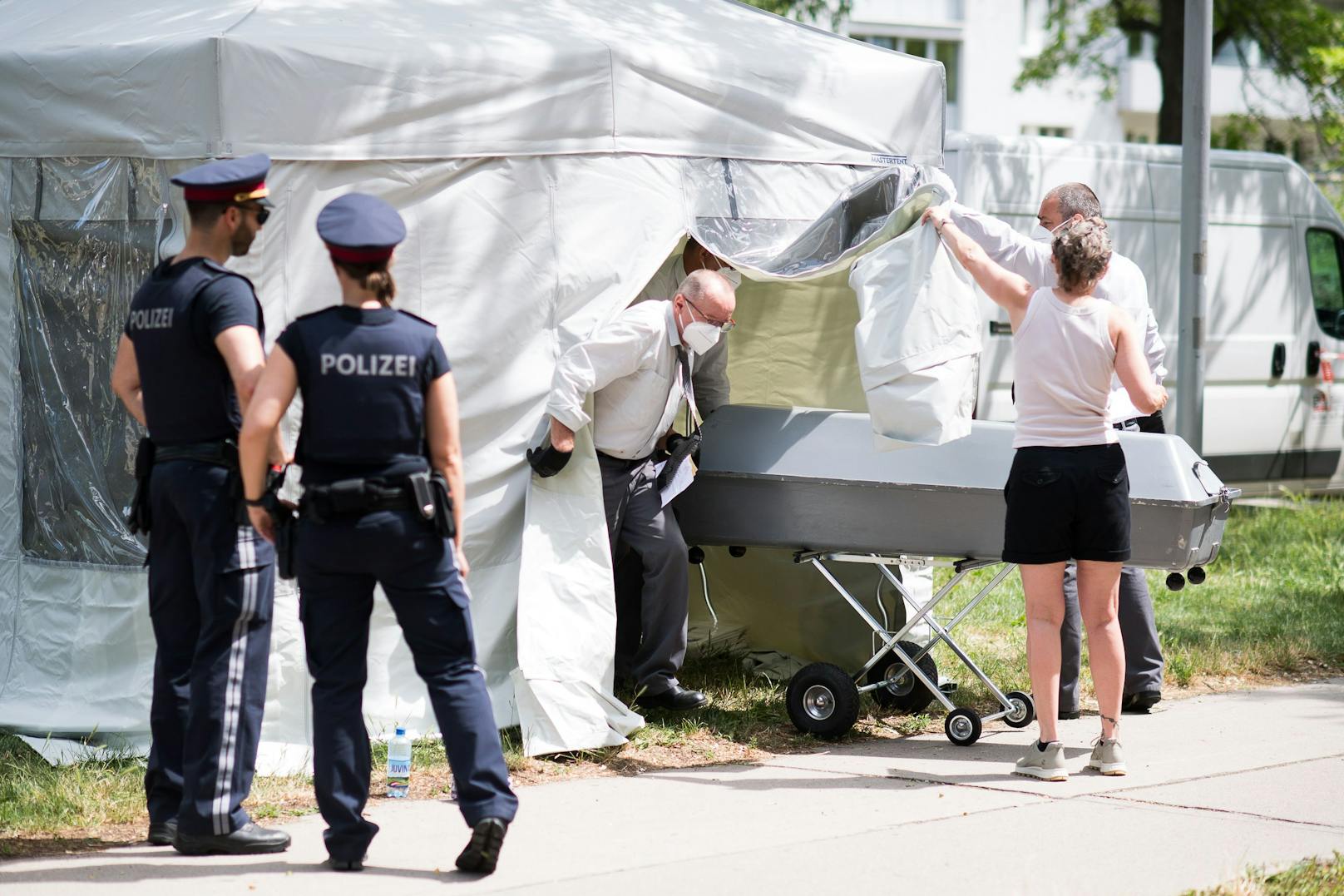 Passanten fanden Samstagfrüh, 26. Juni 2021, in der Donaustadt das leblose Mädchen auf einer Grünfläche auf.