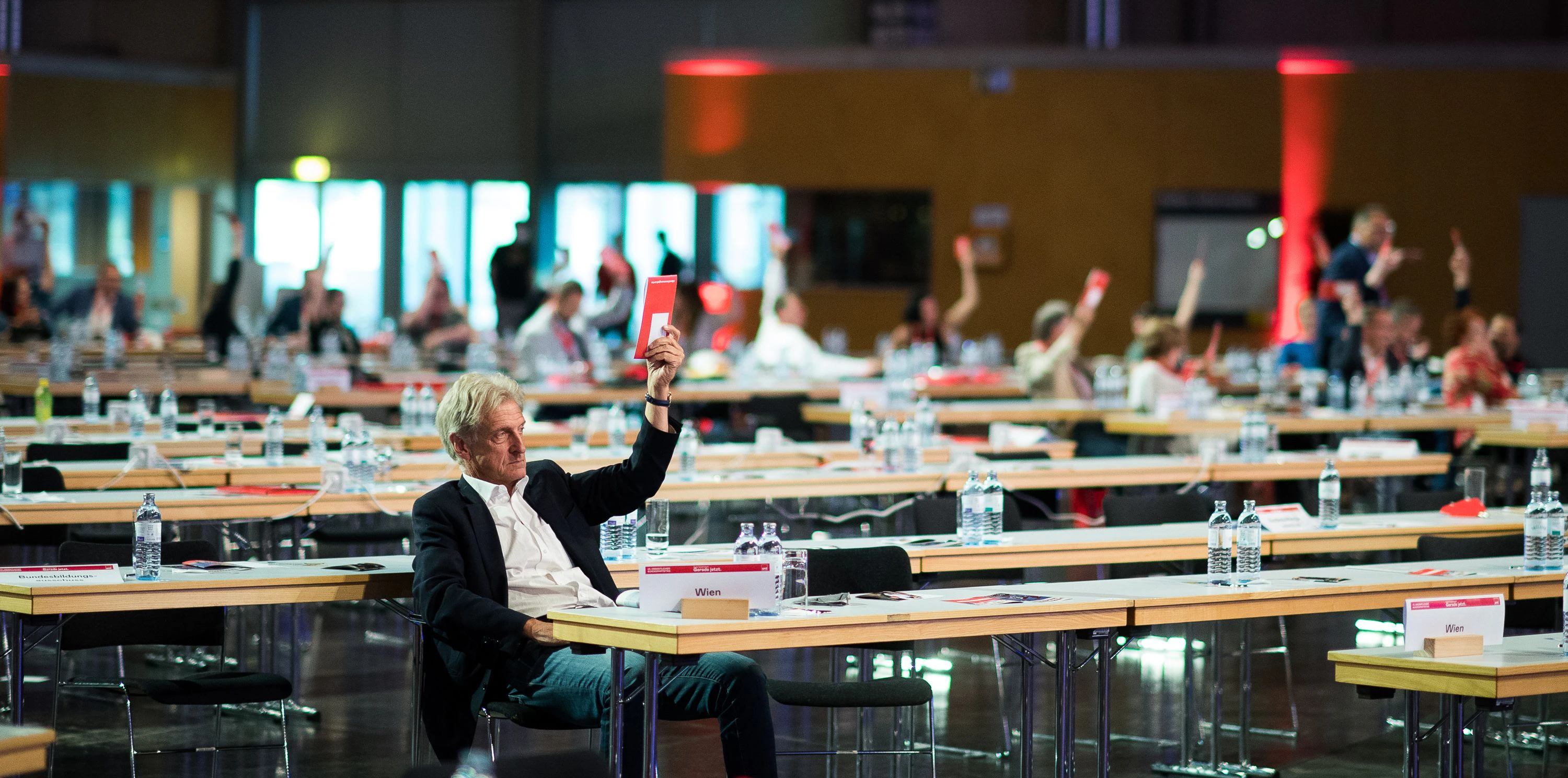 Fast leerer Saal, Josef Cap harrte aus.