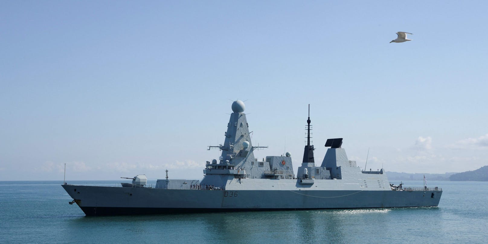 Ein anonymer Bürger fand an einer Bushaltestelle in England geheime Dokumente des britischen Verteidigungsministeriums. Darin geht es auch um den Streit zwischen Großbritannien und Russland wegen des Kriegsschiffs "HMS Defender" (im Bild).