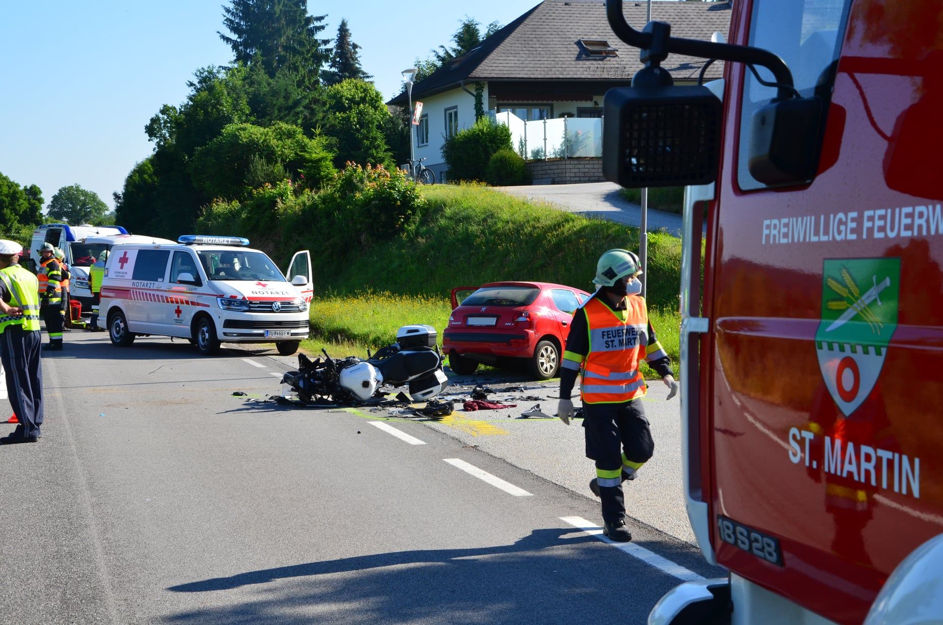 Der Biker wurde schwer verletzt.