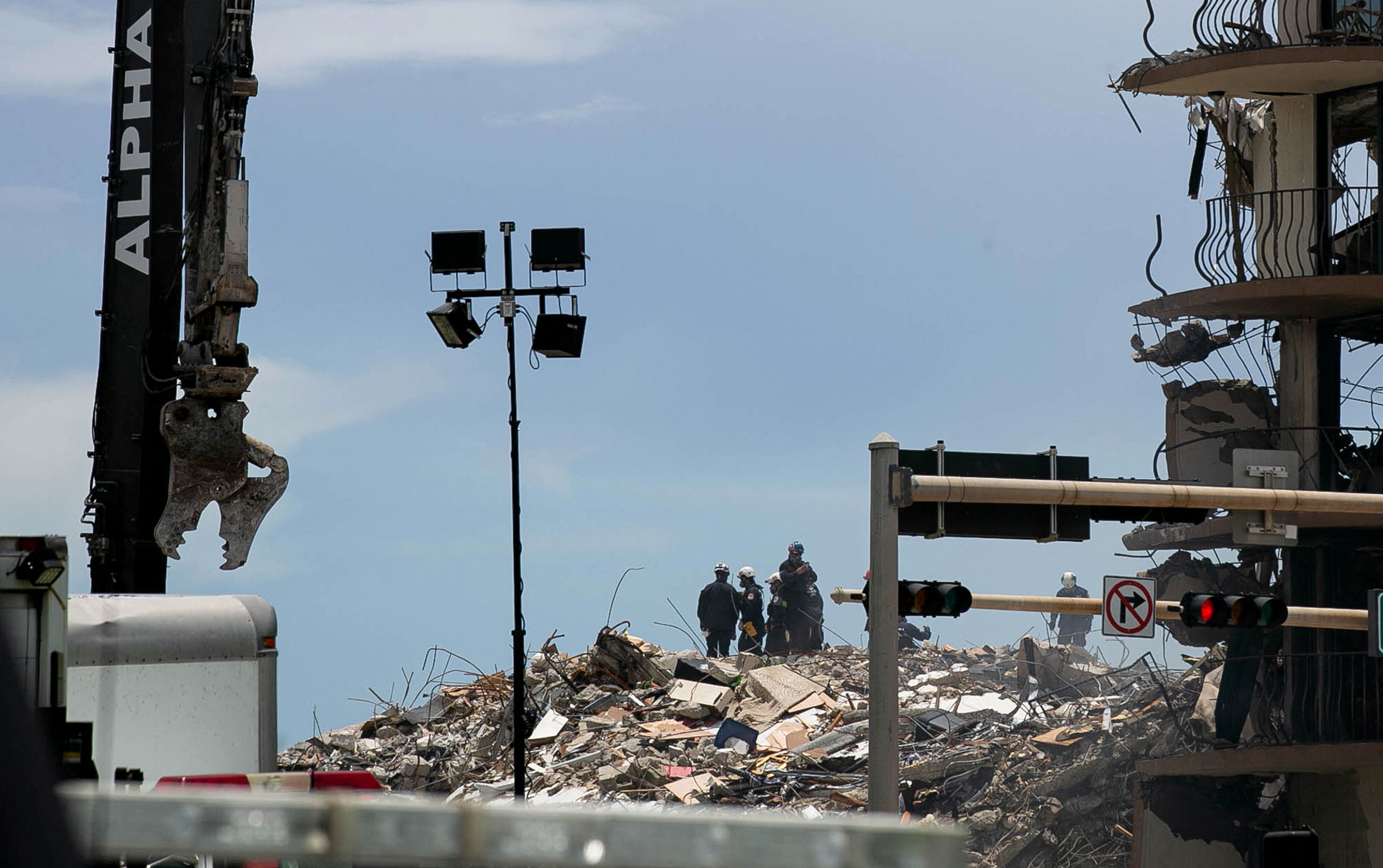 Nach dem Hauseinsturz in Miami Beach im US-Bundesstaat Florida wurde die nächste Leiche eines Menschen entdeckt. 