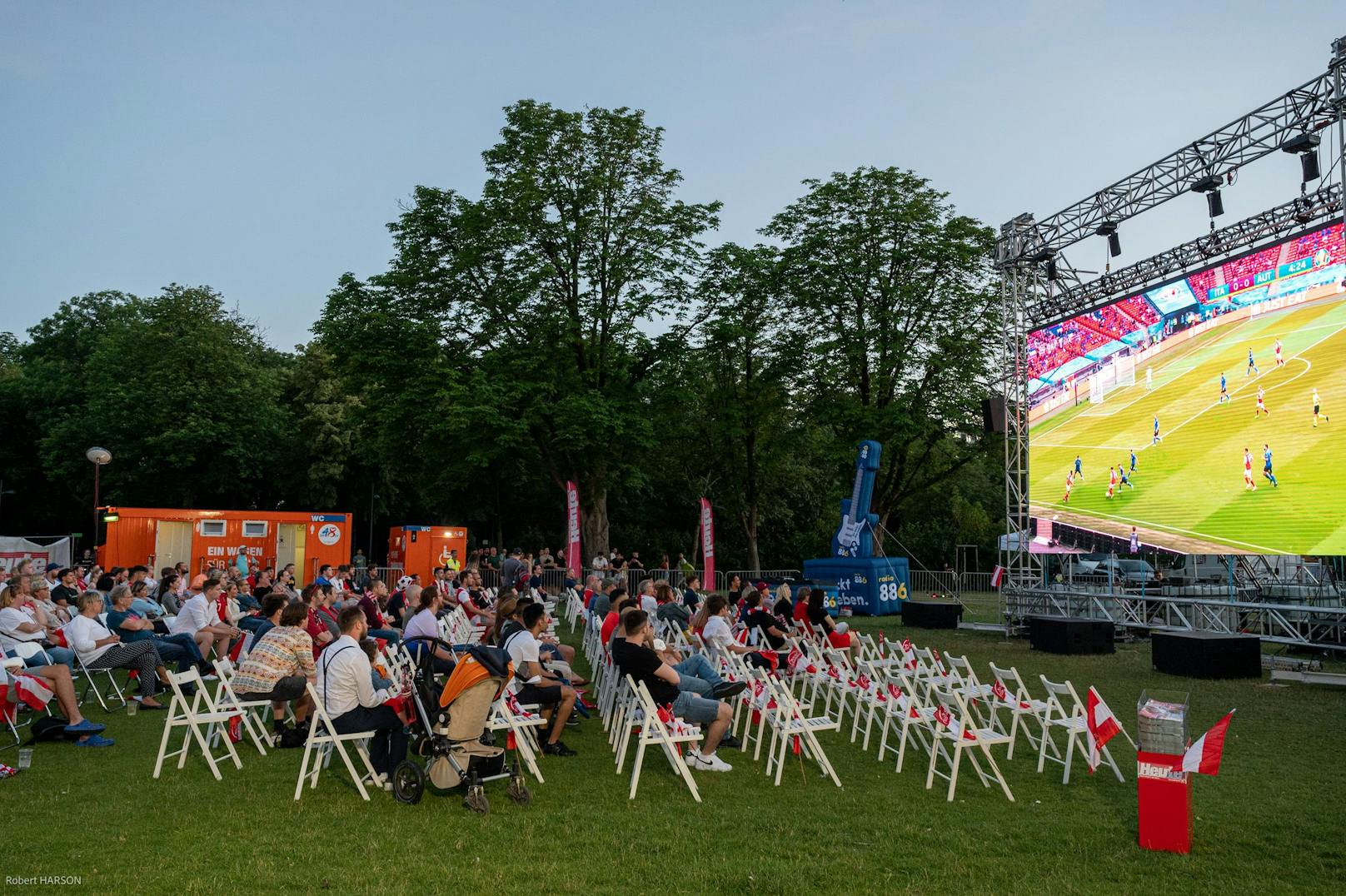 "<em>Heute</em>" veranstaltete für das Jahrhundert-Match Österreich gegen Italien am Samstag ein Public Viewing auf der Kaiserwiese im Wiener Prater.