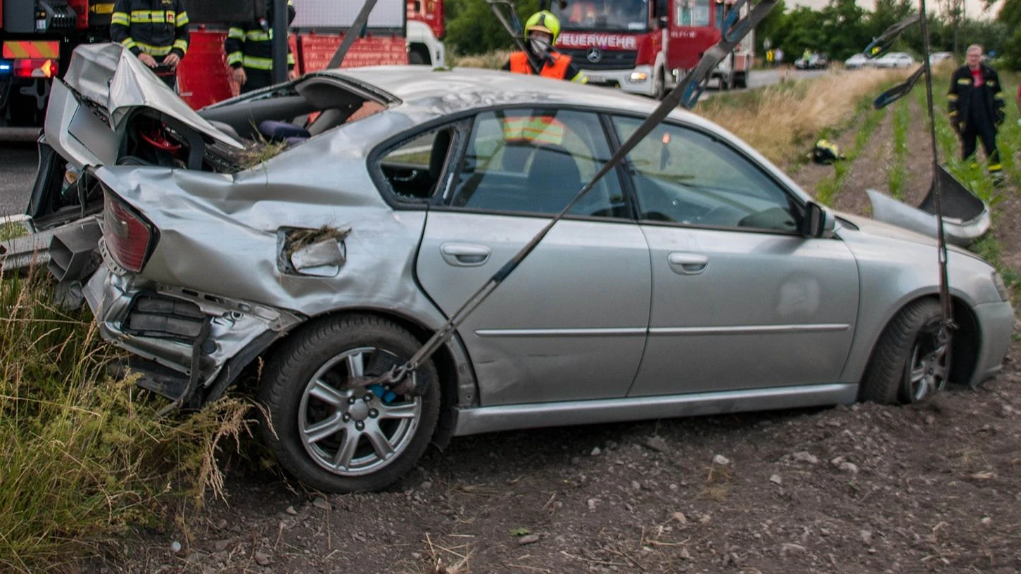 Drei Verletzte forderte ein Crash.