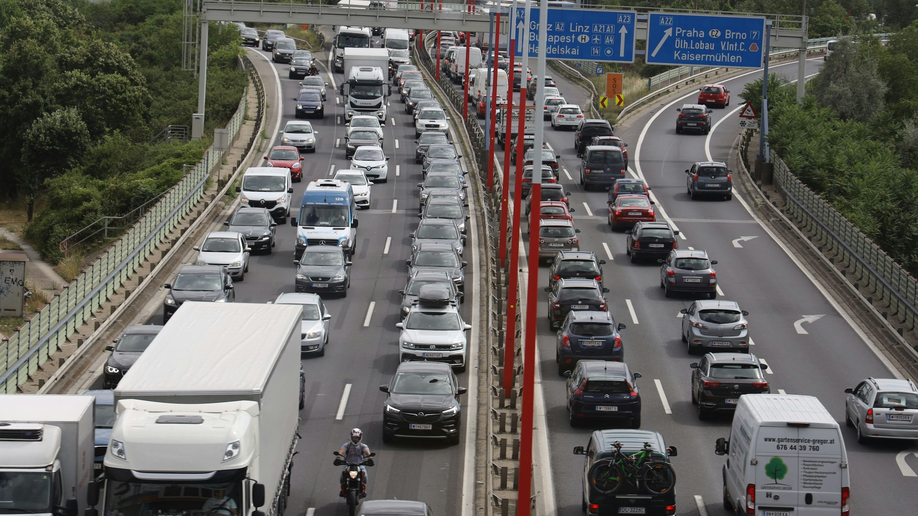 Stau auf der Tangente. Symbolbild