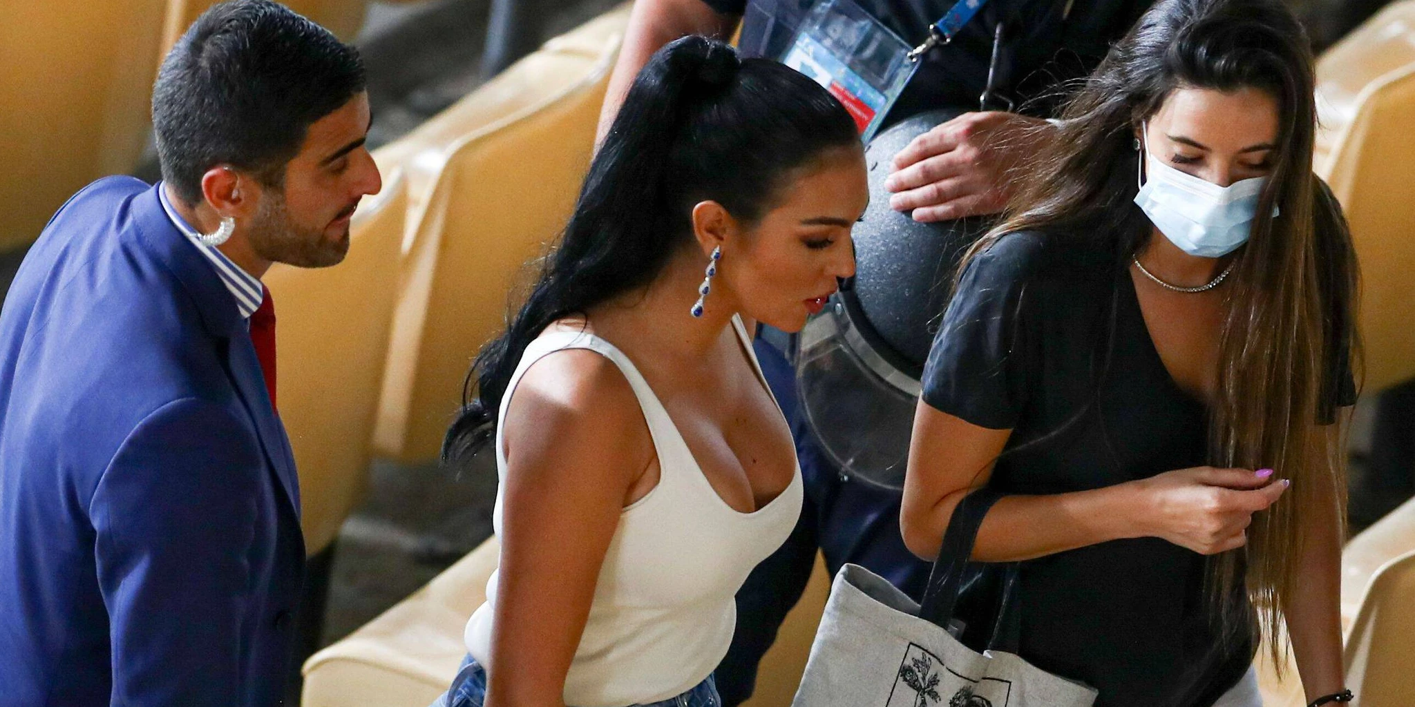 Was versteckte Ronaldos Freundin beim EM-Aus im BH? - Vimarsana News