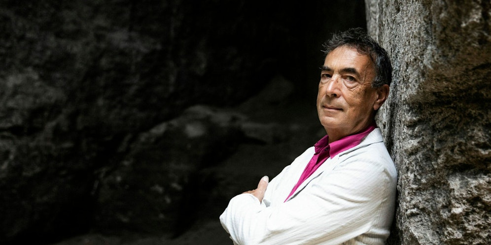 Gewinne zwei Karten für die Lesung von Hubert Achleitner (aka Hubert von Goisern) im Kurpark Baden am 14. Juli!