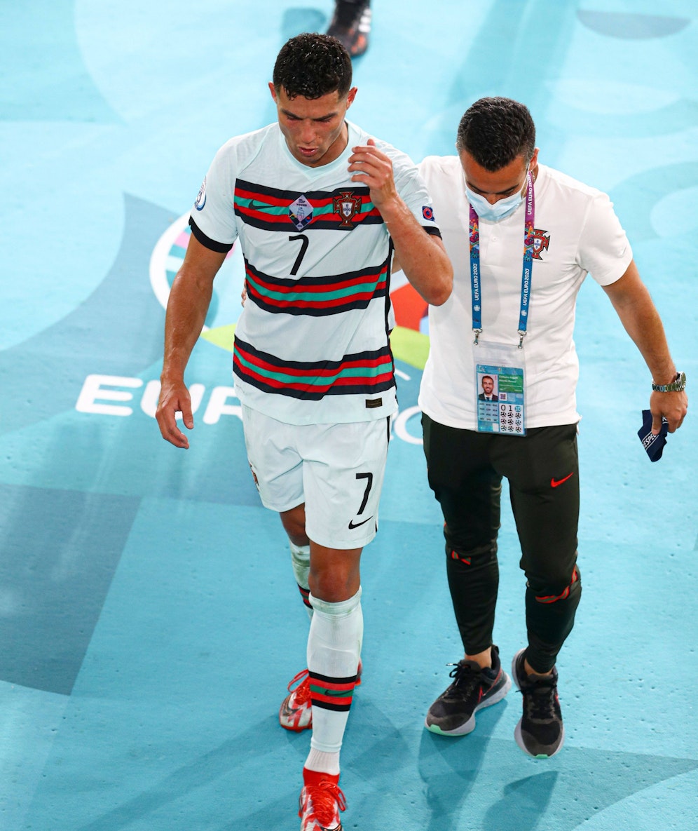  Ronaldo: Kapitänsbinde auf den Boden, Abgang in die Katakomben nach EM-Aus.&nbsp;