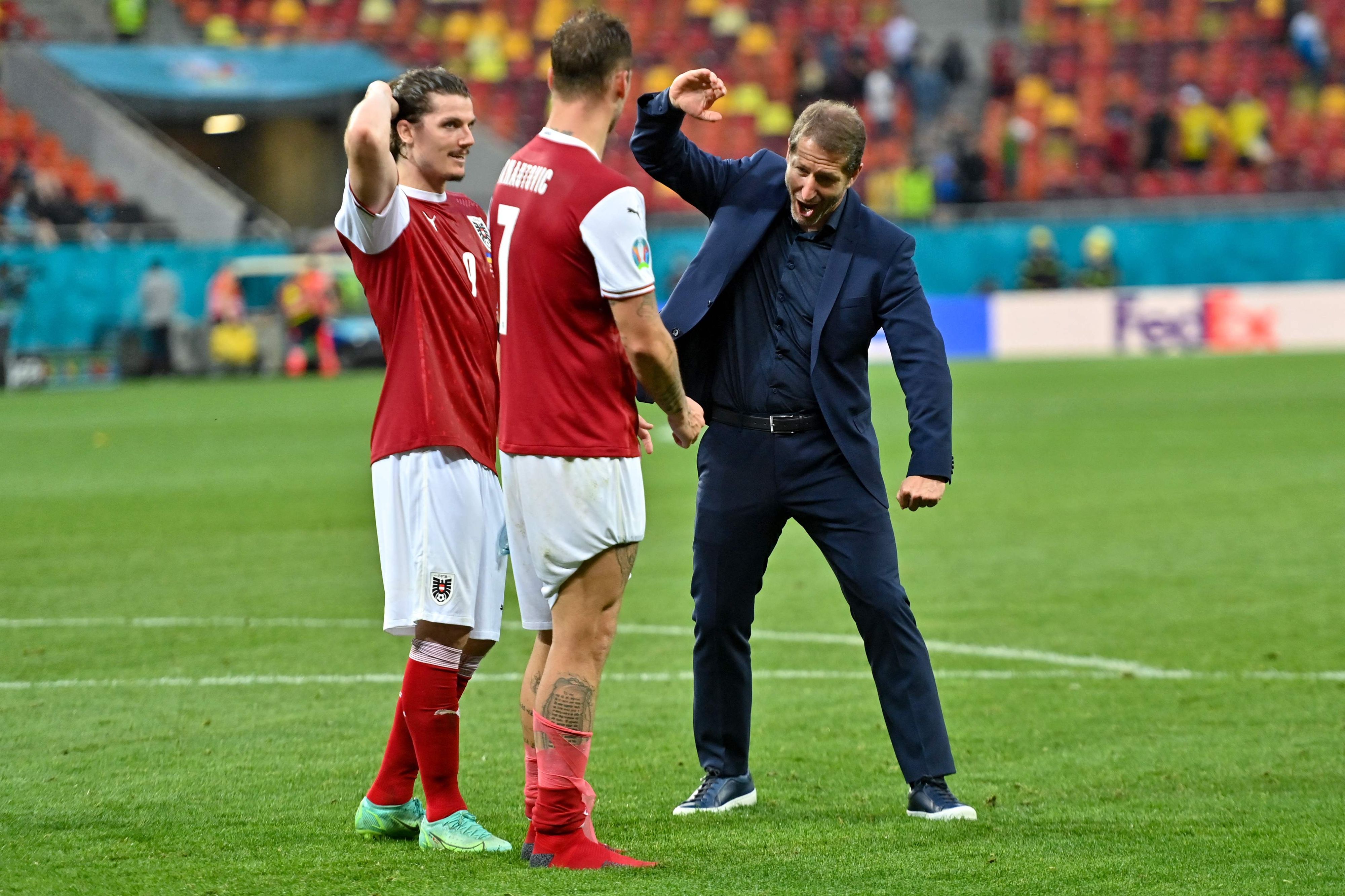 Teamchef Franco Foda jubelte nach dem Achtelfinaleinzug ausgelassen.
