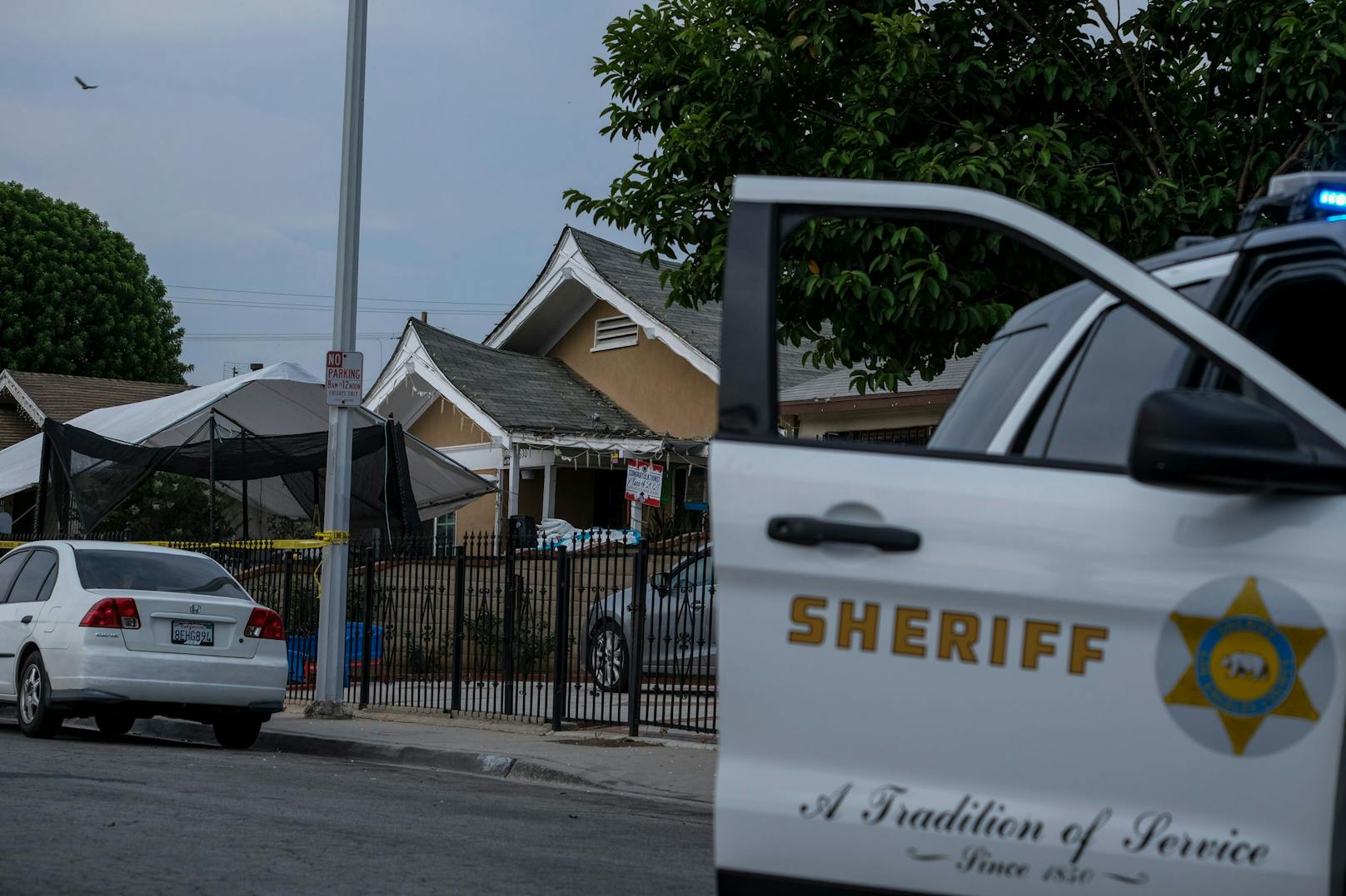 Drei Kleinkinder sind nach Polizeiangaben am Montag tot in einem Haus im Raum Los Angeles aufgefunden worden.
