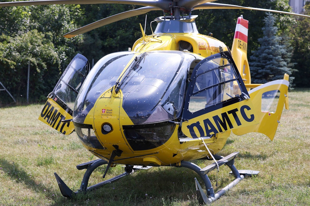 Das Kind wurde mit dem Rettungshubschrauber ins Krankenhaus gebracht. Sein Zustand soll letzten Informationen zufolge stabil sein. (Symbolbild)