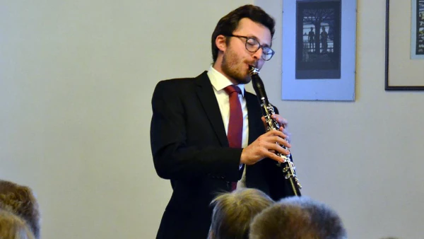 Sandro (28) wurde sein Instrument in der Wiener U1 gestohlen. 