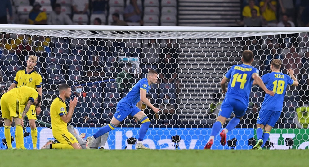 Artem Dovbyk trifft in letzter Sekunde zum 2:1.