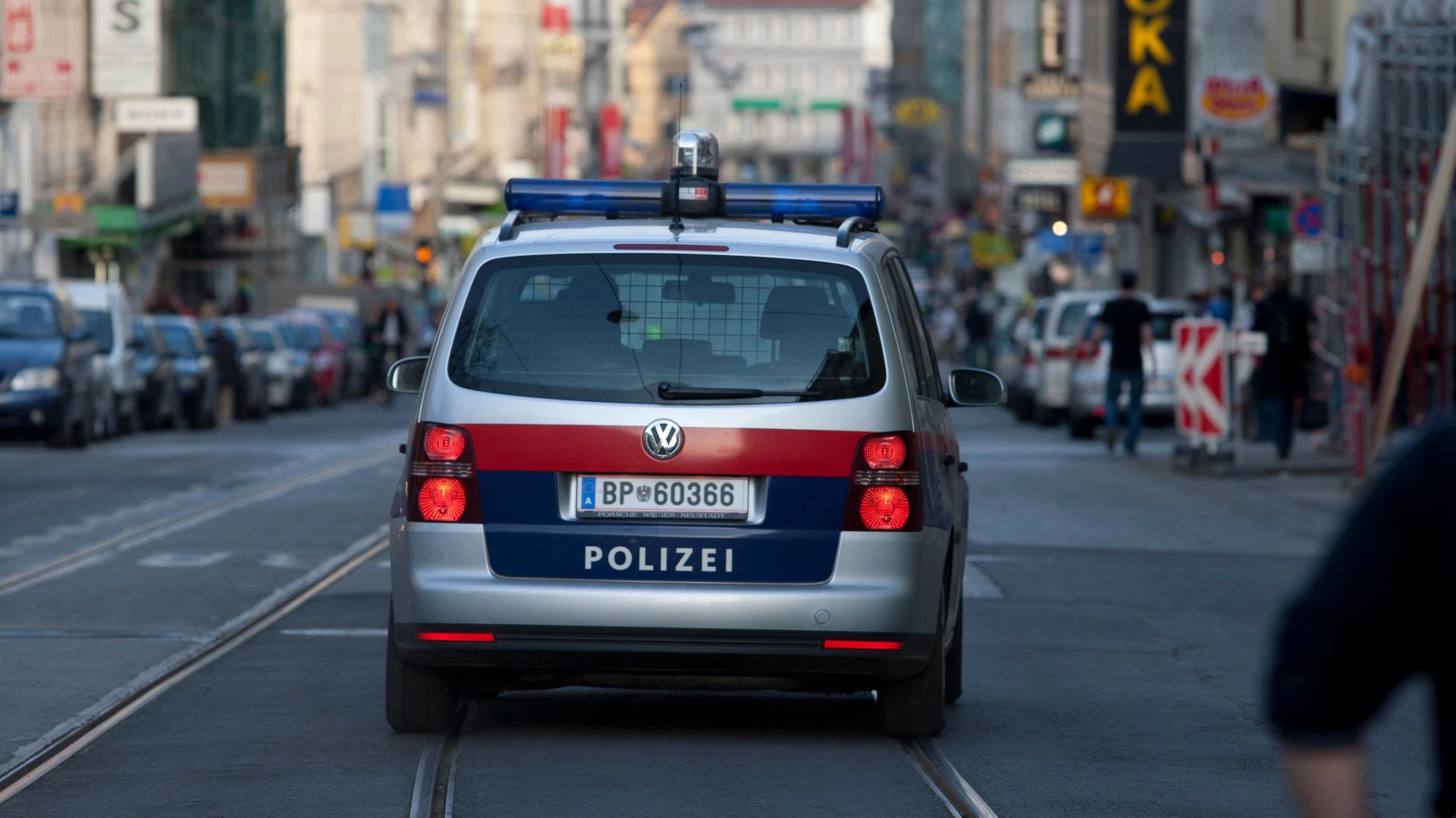 Polizeiauto im Einsatz in Graz. Symbolbild
