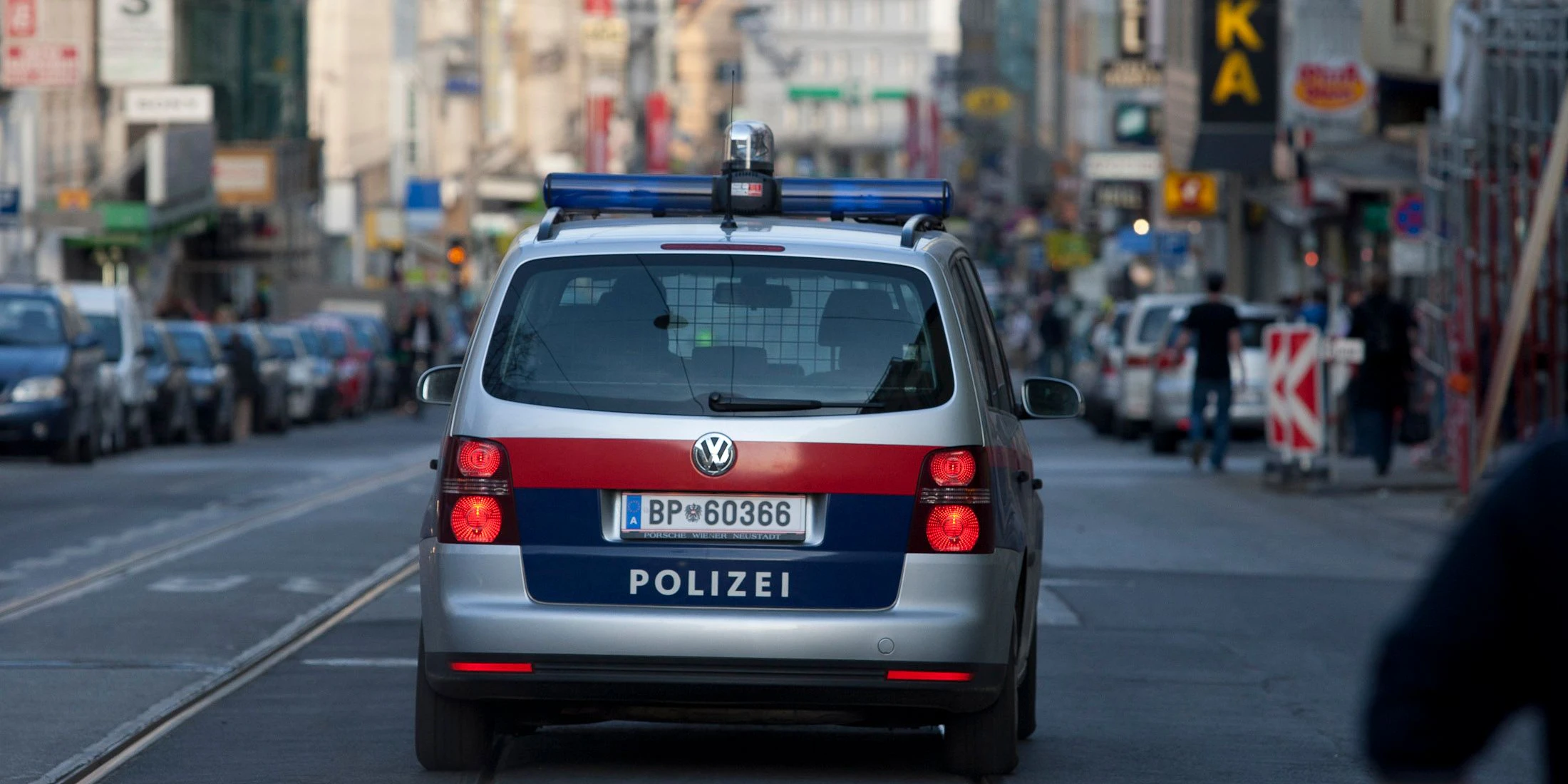 Polizeiauto im Einsatz in Graz. Symbolbild