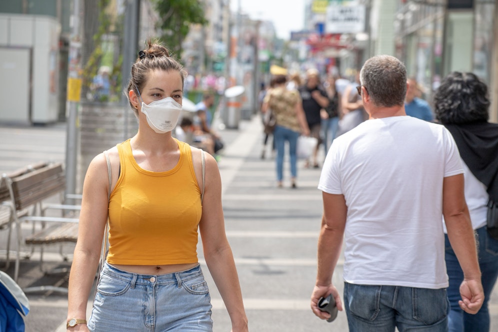 Die Maskenpflicht entfällt im Freien nicht vollständig.