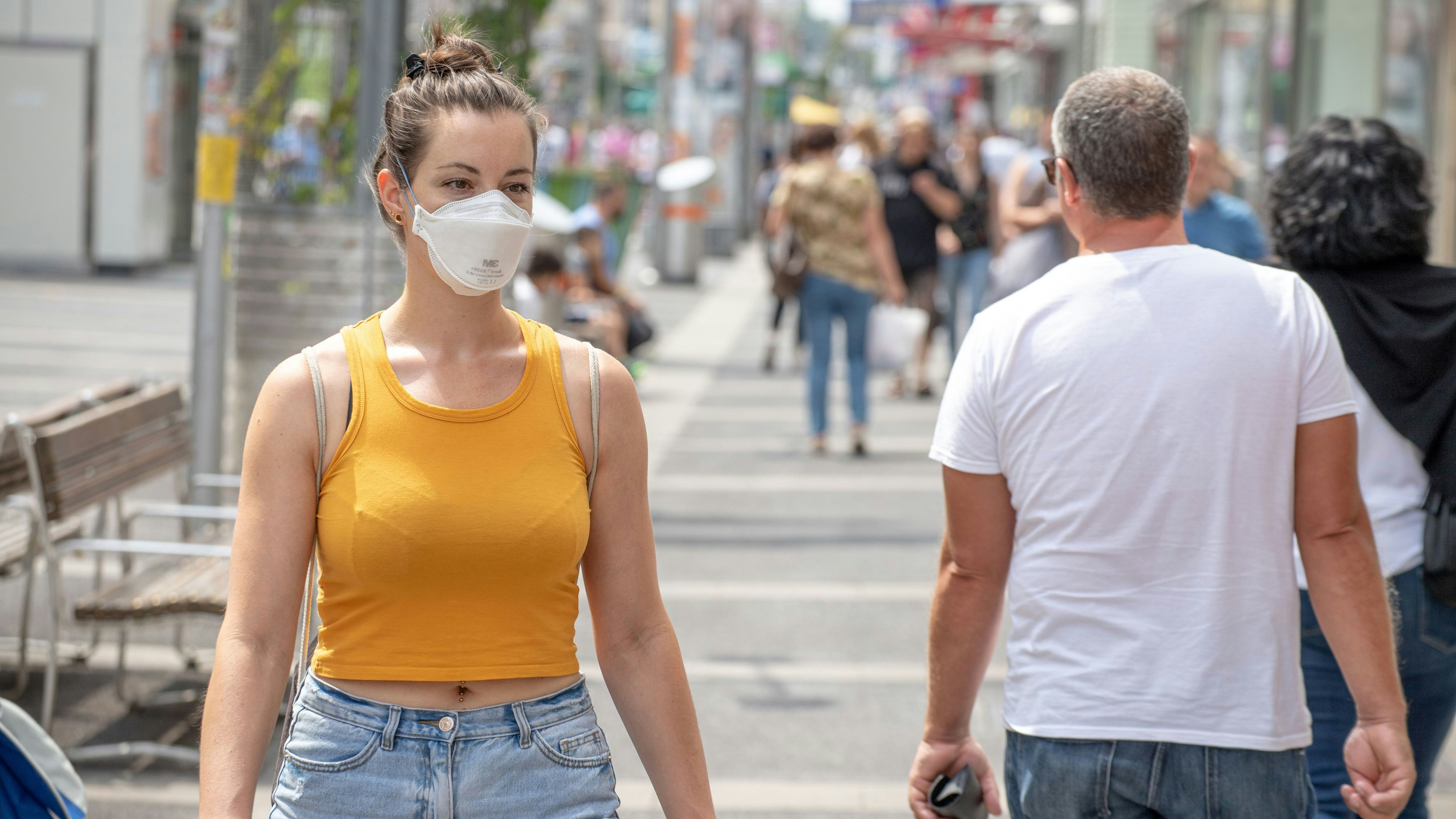 Die Maskenpflicht entfällt im Freien nicht vollständig.