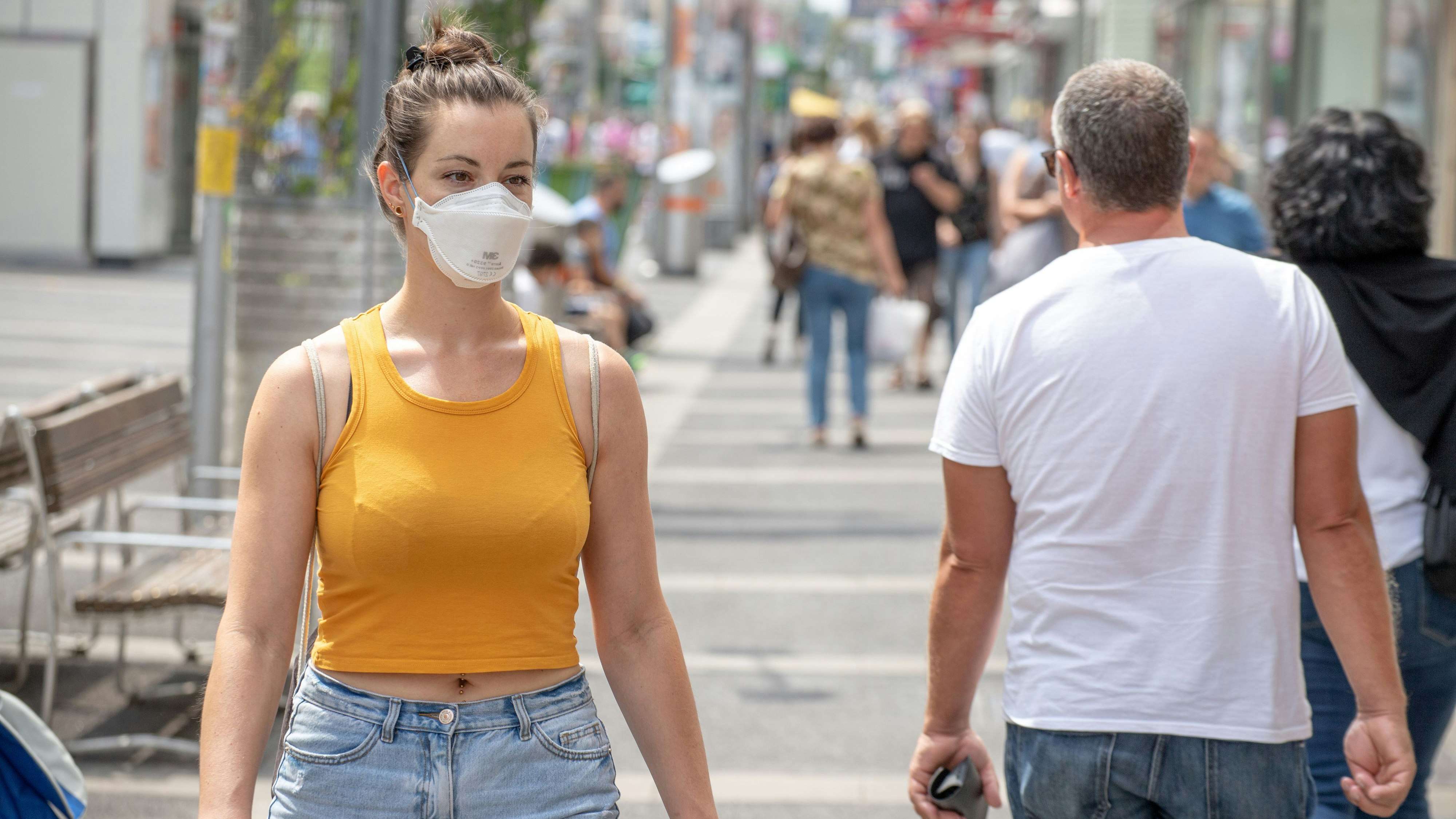 Die Maskenpflicht entfällt im Freien nicht vollständig.