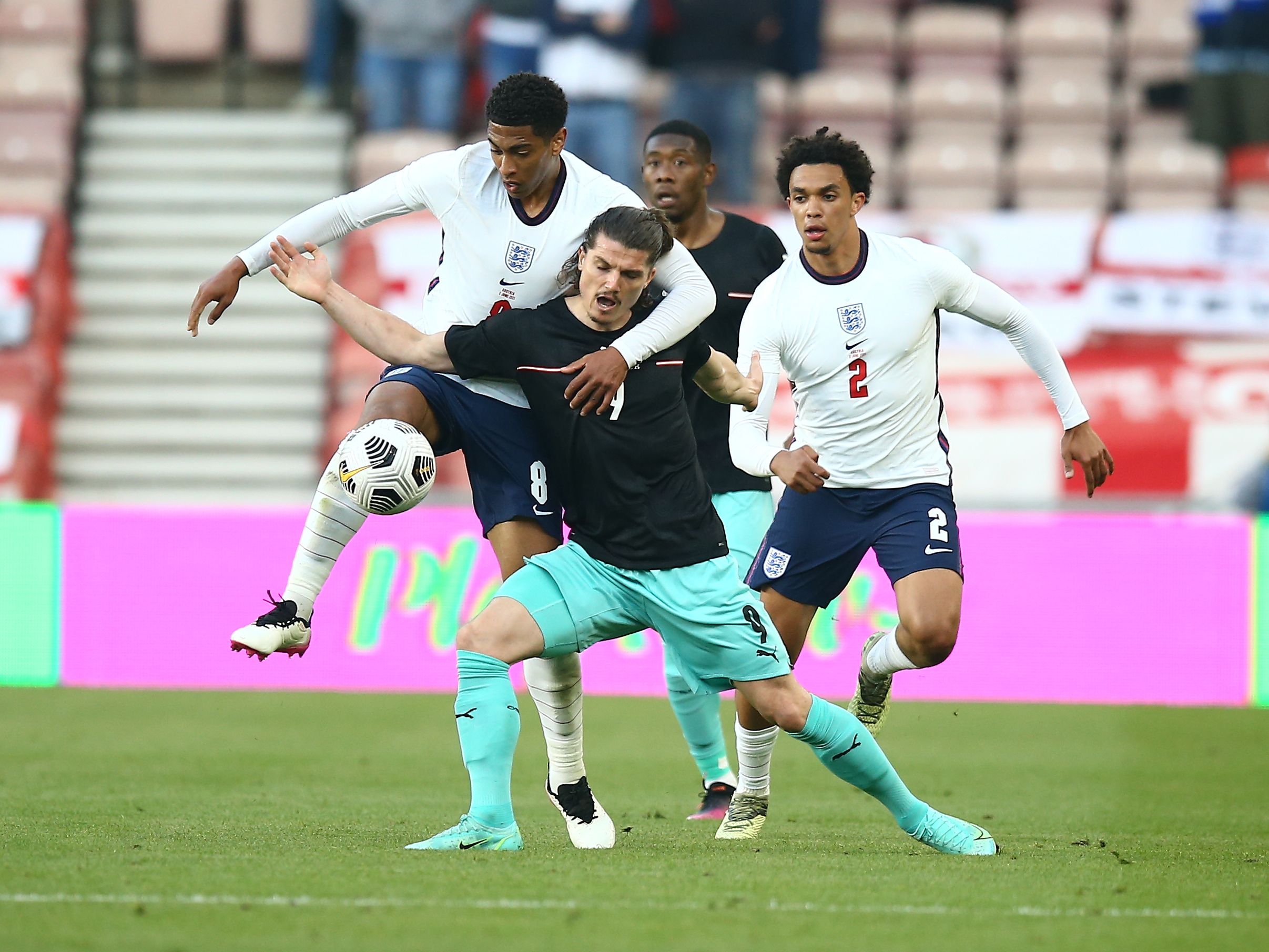 Für Trent Alexander-Arnold (r.) platzt der EM-Traum.