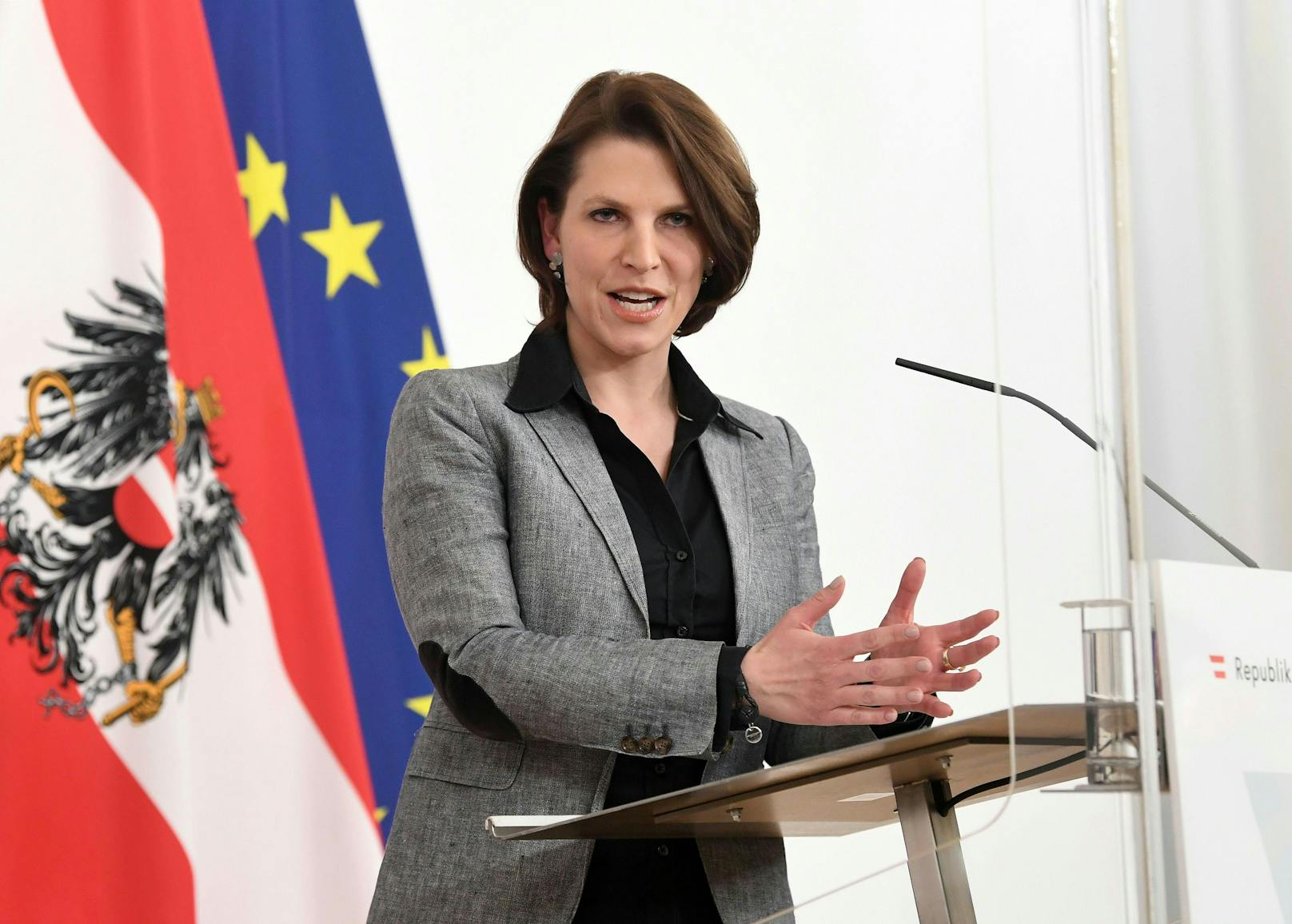 Verfasssungsministerin Karoline Edtstadler (ÖVP).