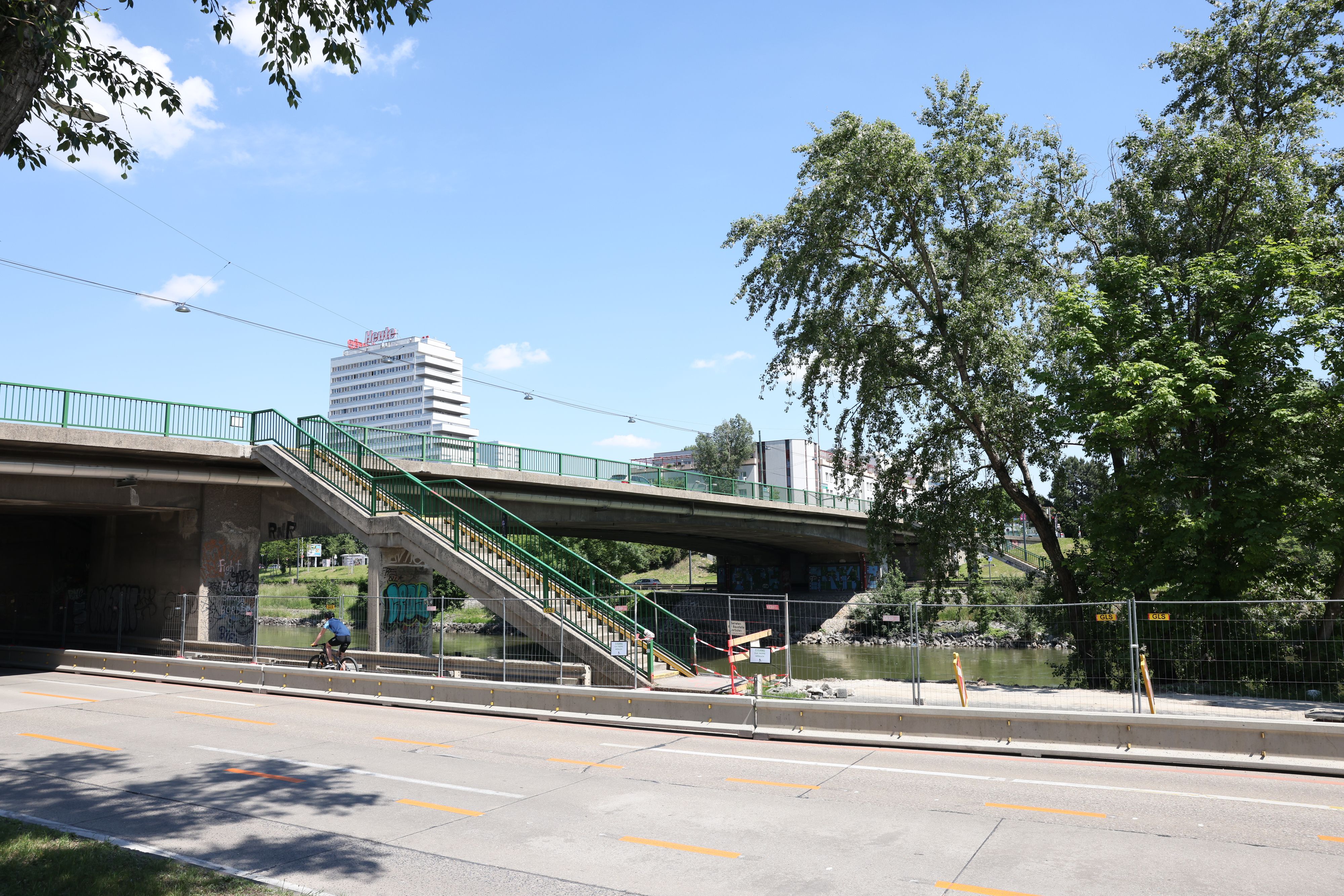 Die Arbeiten an der Heiligenstädter Brücke laufen schon.